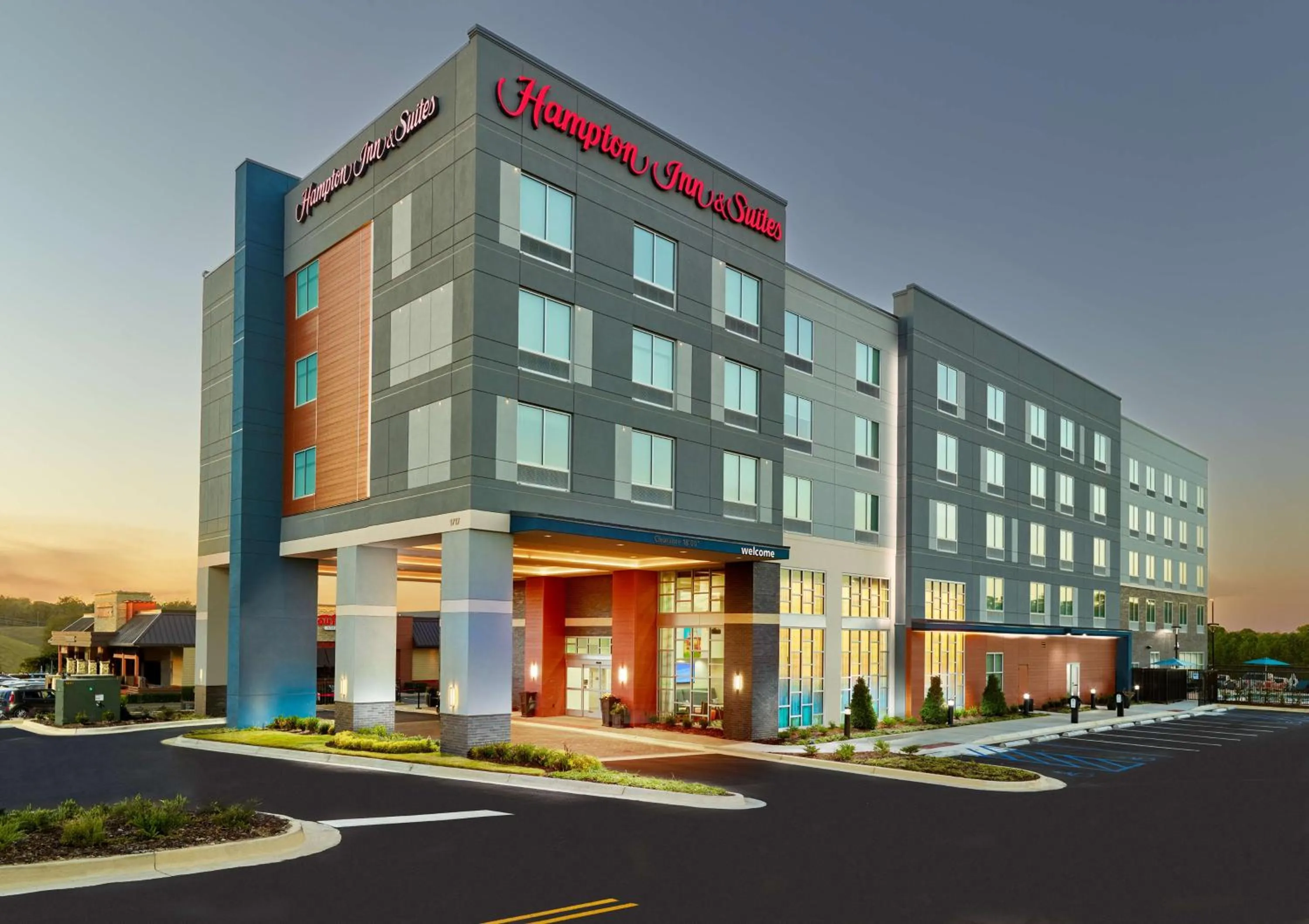 Property building in Hampton Inn & Suites Fultondale Birmingham I 65, Al