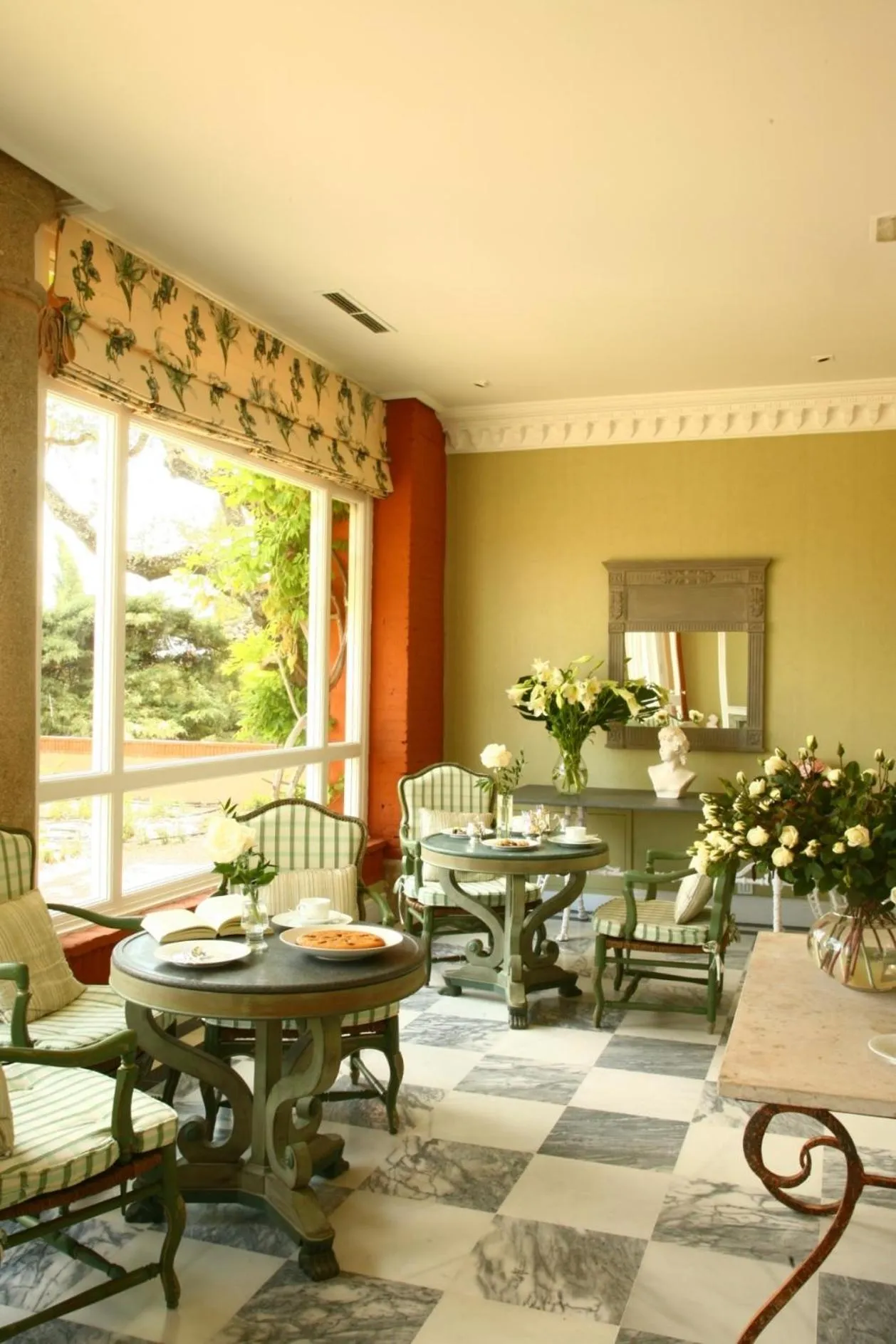 Communal lounge/ TV room in Hotel Valdepalacios Gourmand 5* GL