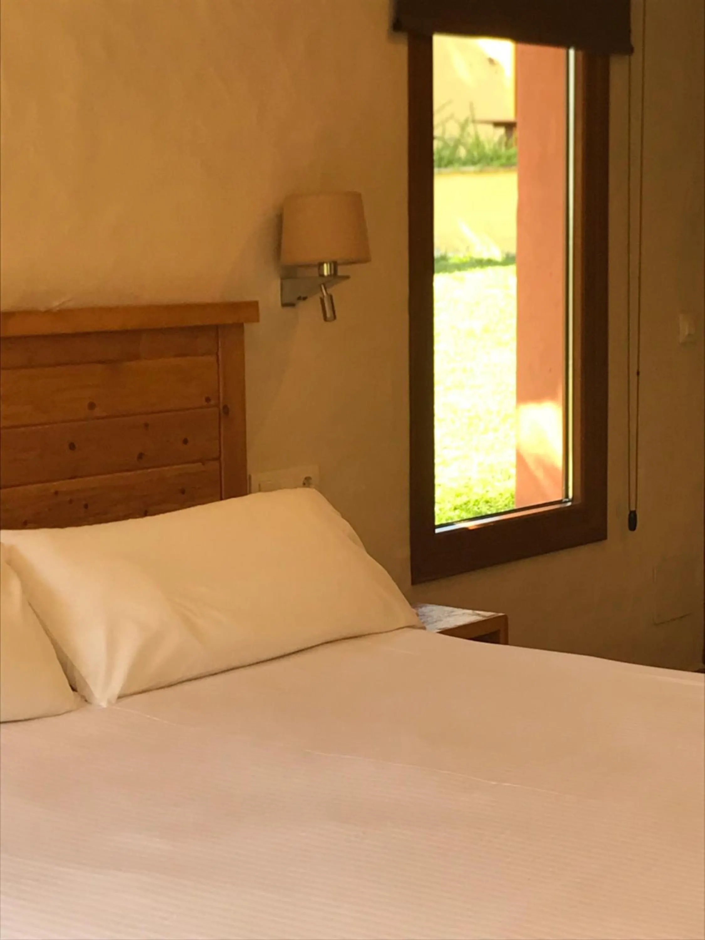 Bedroom, Bed in Beach Hotel Dos Mares