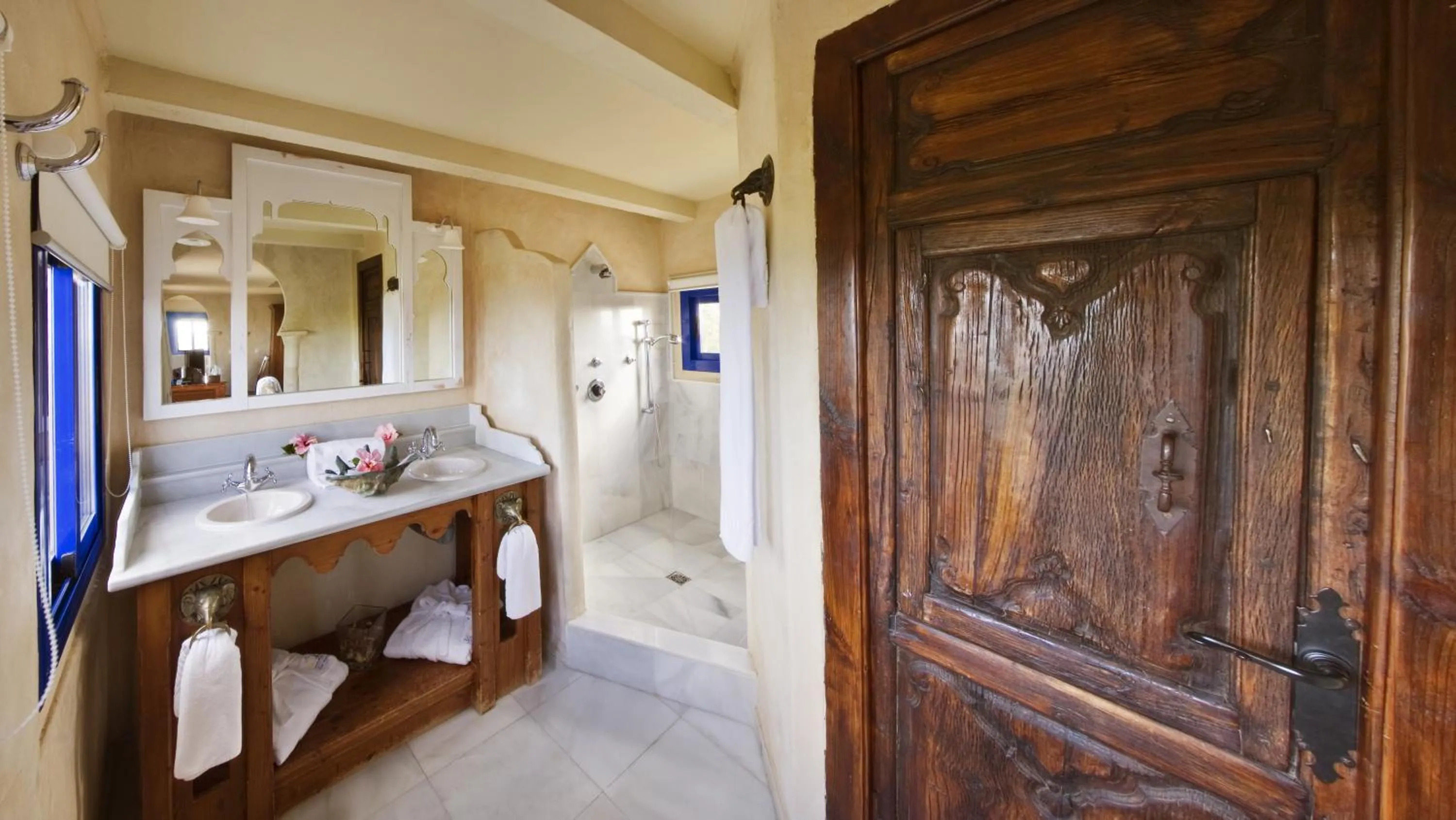 Bathroom in Beach Hotel Dos Mares