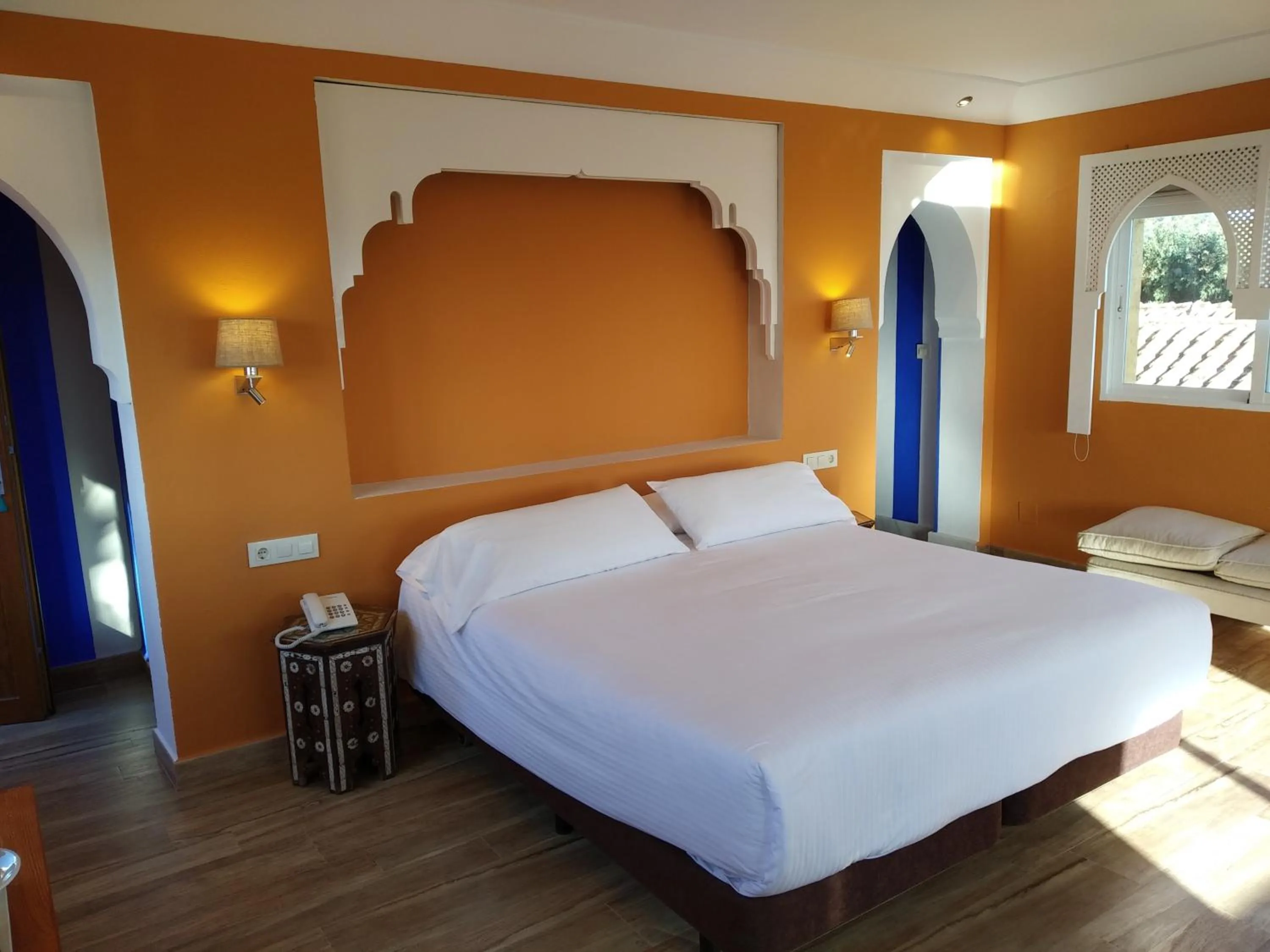 Bedroom, Bed in Beach Hotel Dos Mares