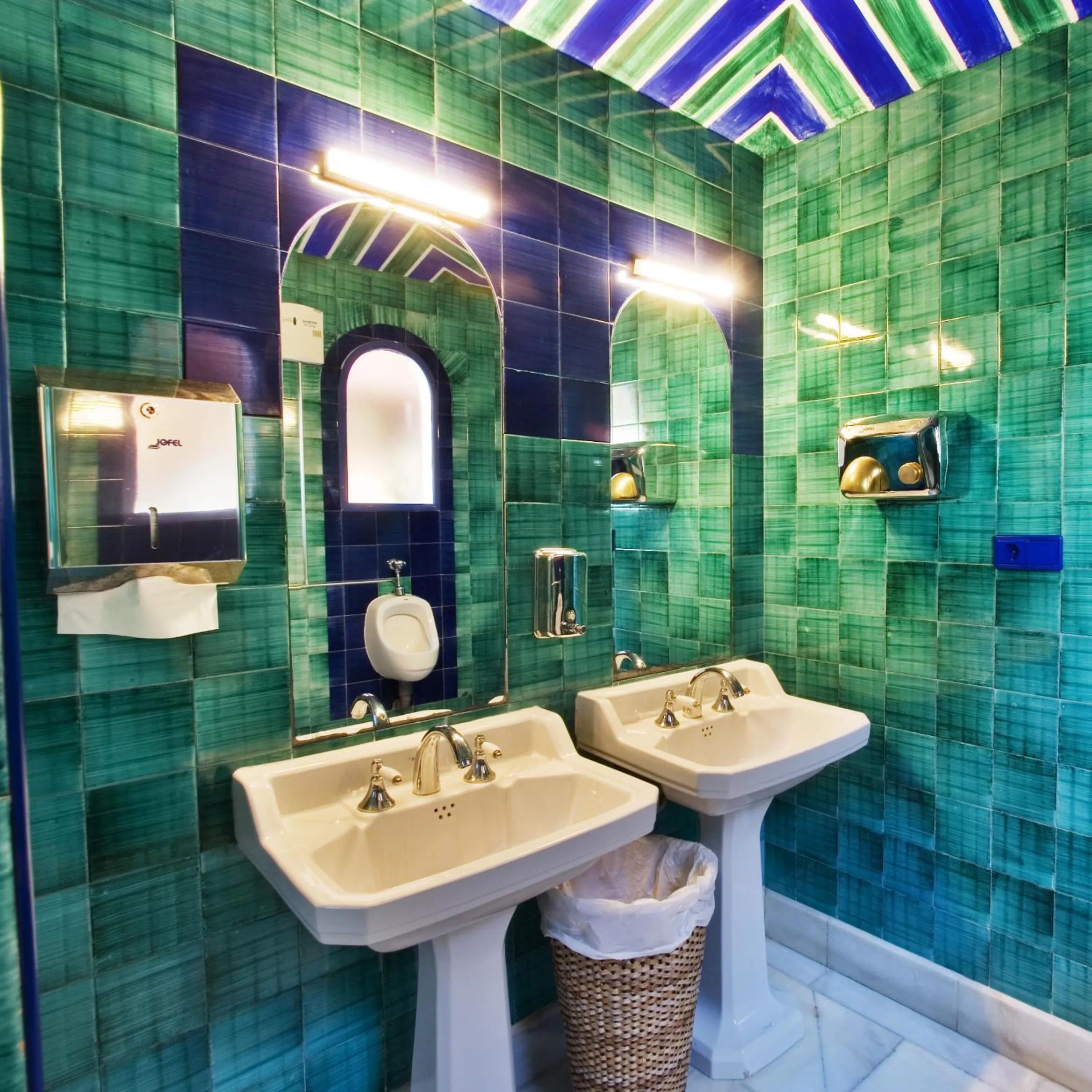 Bathroom in Beach Hotel Dos Mares