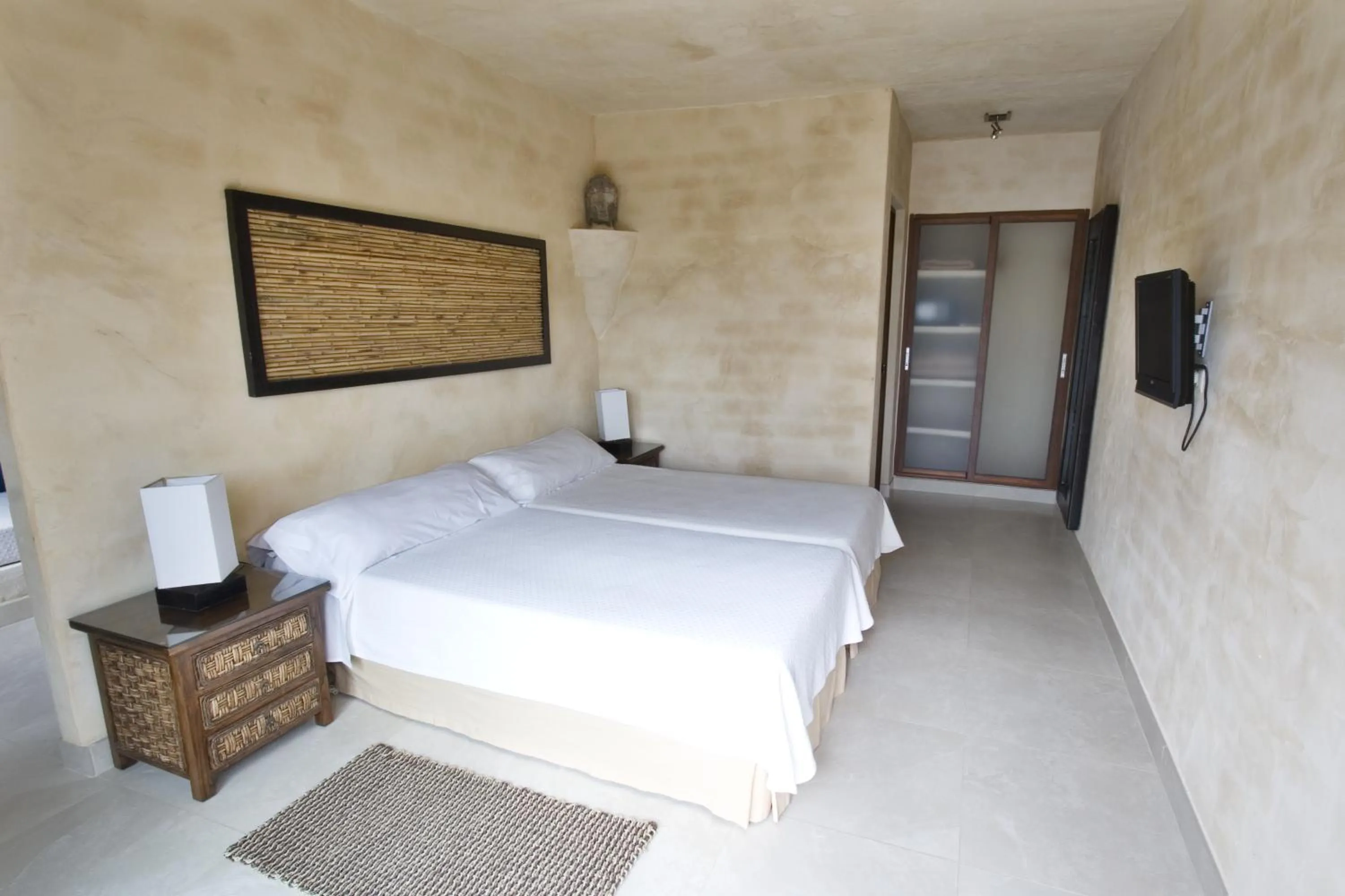 Photo of the whole room, Bed in Beach Hotel Dos Mares