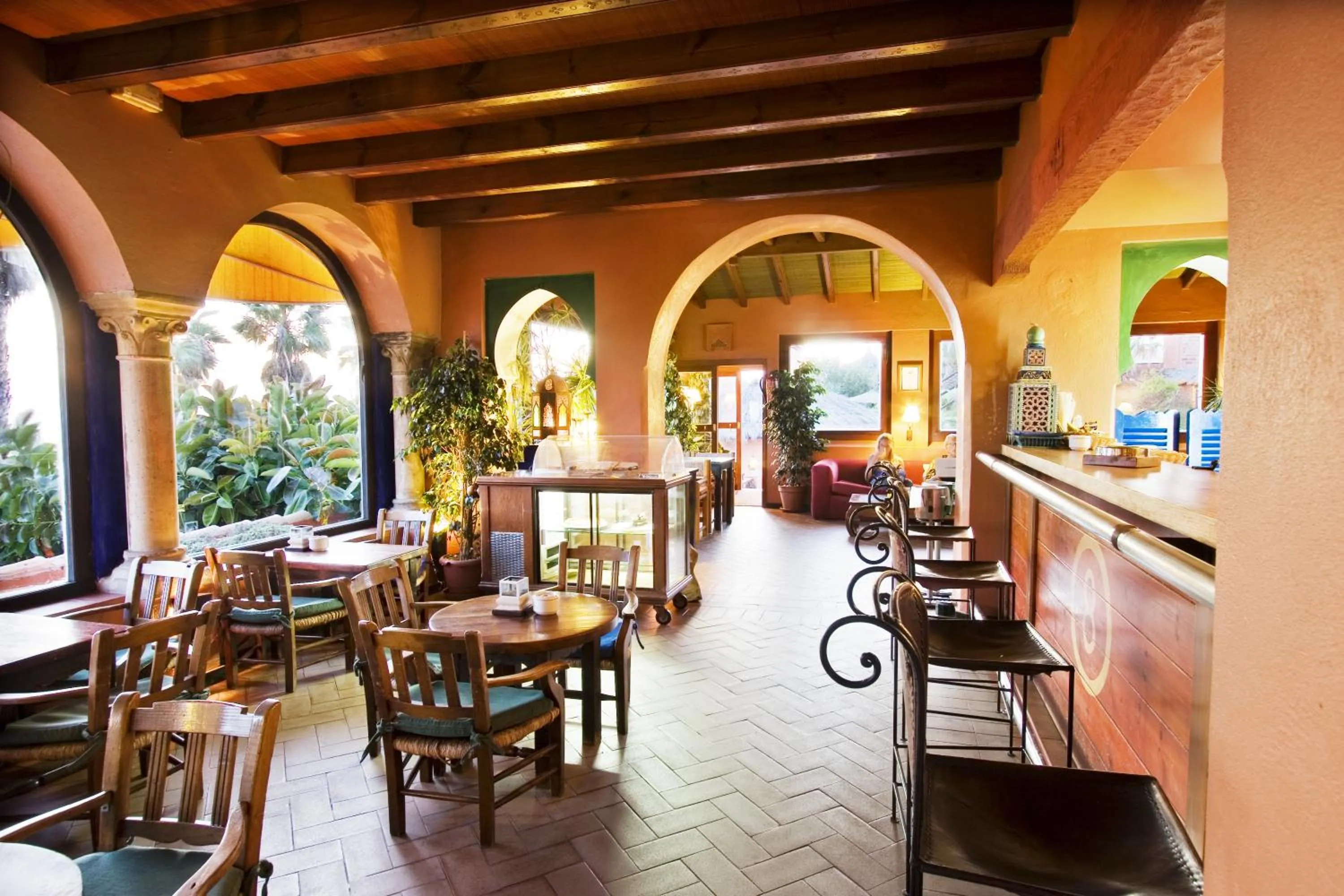 Lounge or bar in Beach Hotel Dos Mares