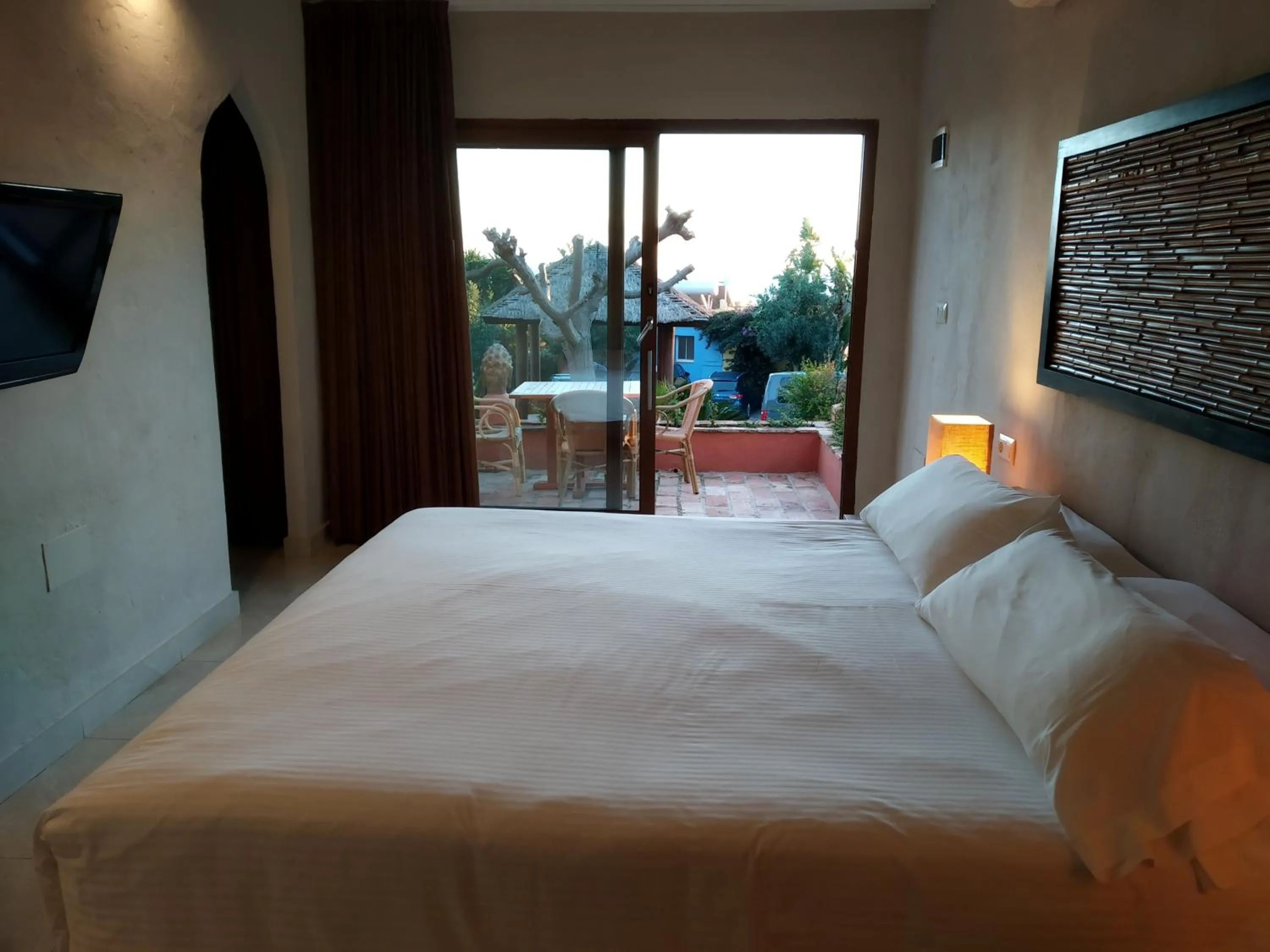 Bedroom, Bed in Beach Hotel Dos Mares