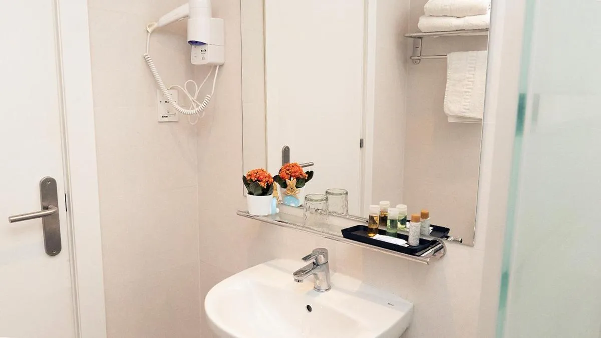 Bathroom in Hotel Coronado