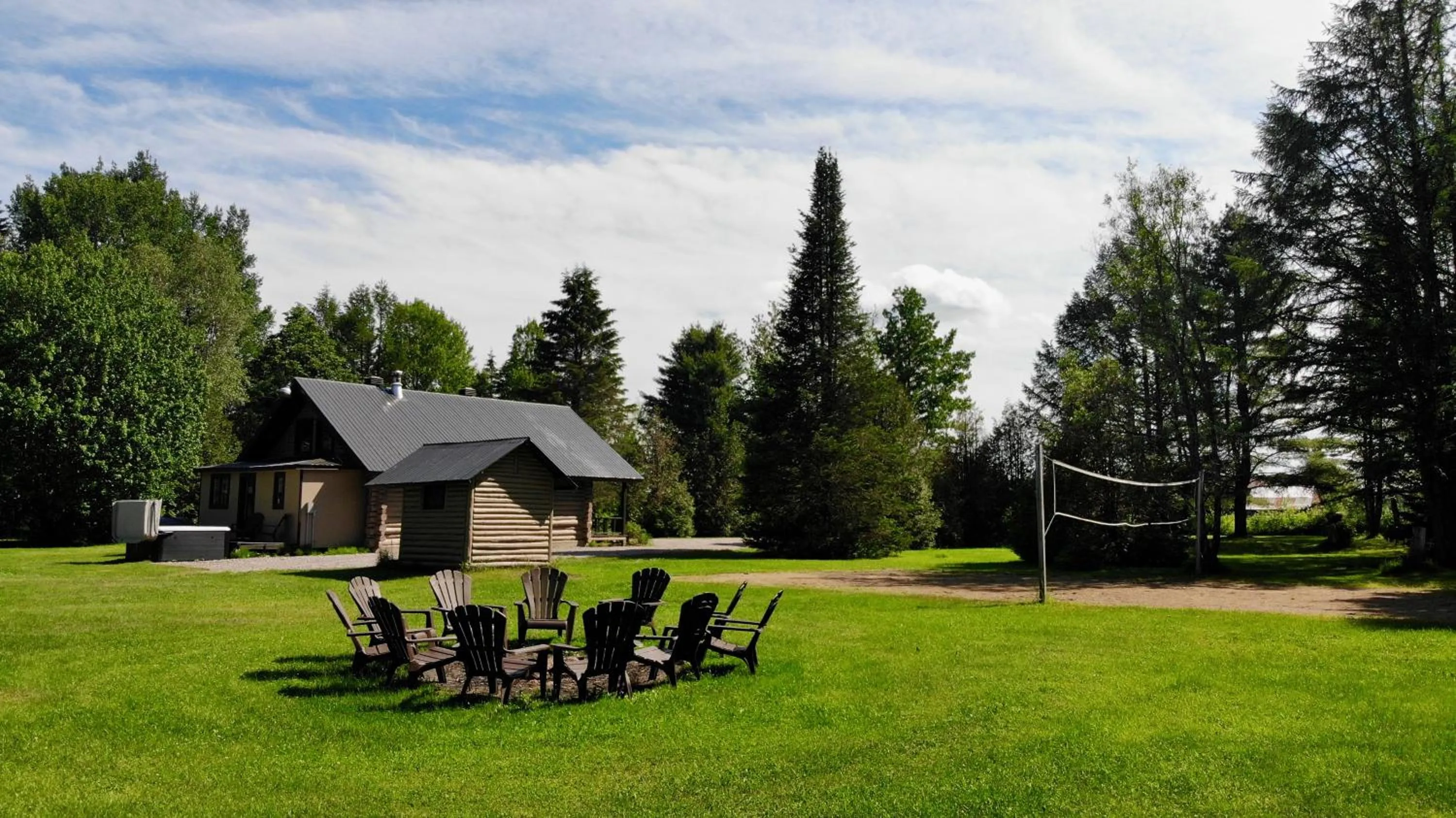 Summer in Les Chalets Tourisma - Chalet en bois rond avec spa - Chalet du 4e