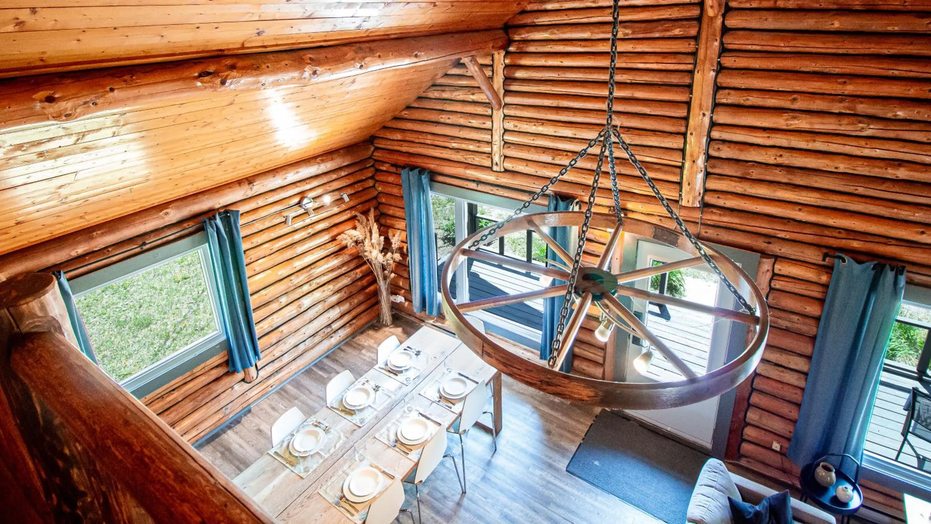 Dining area in Les Chalets Tourisma - Chalet en bois rond avec spa - Chalet du 4e