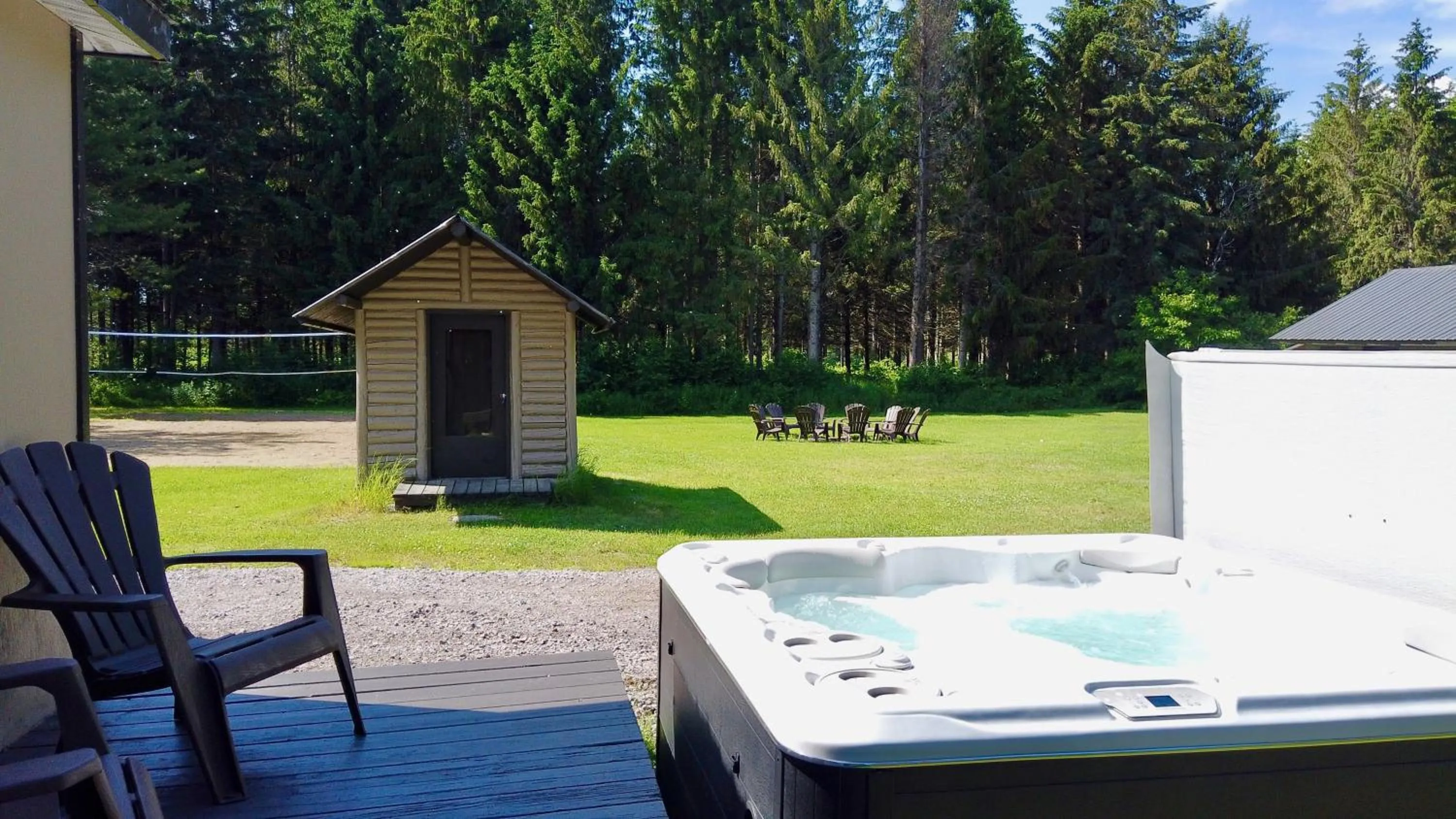 Hot Tub in Les Chalets Tourisma - Chalet en bois rond avec spa - Chalet du 4e