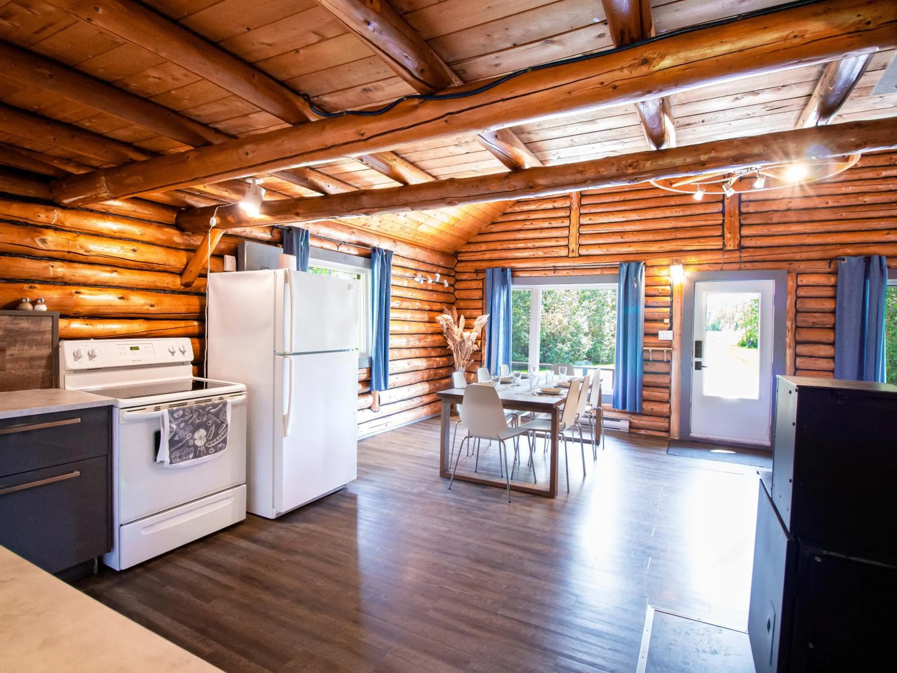 Dining area in Les Chalets Tourisma - Chalet en bois rond avec spa - Chalet du 4e