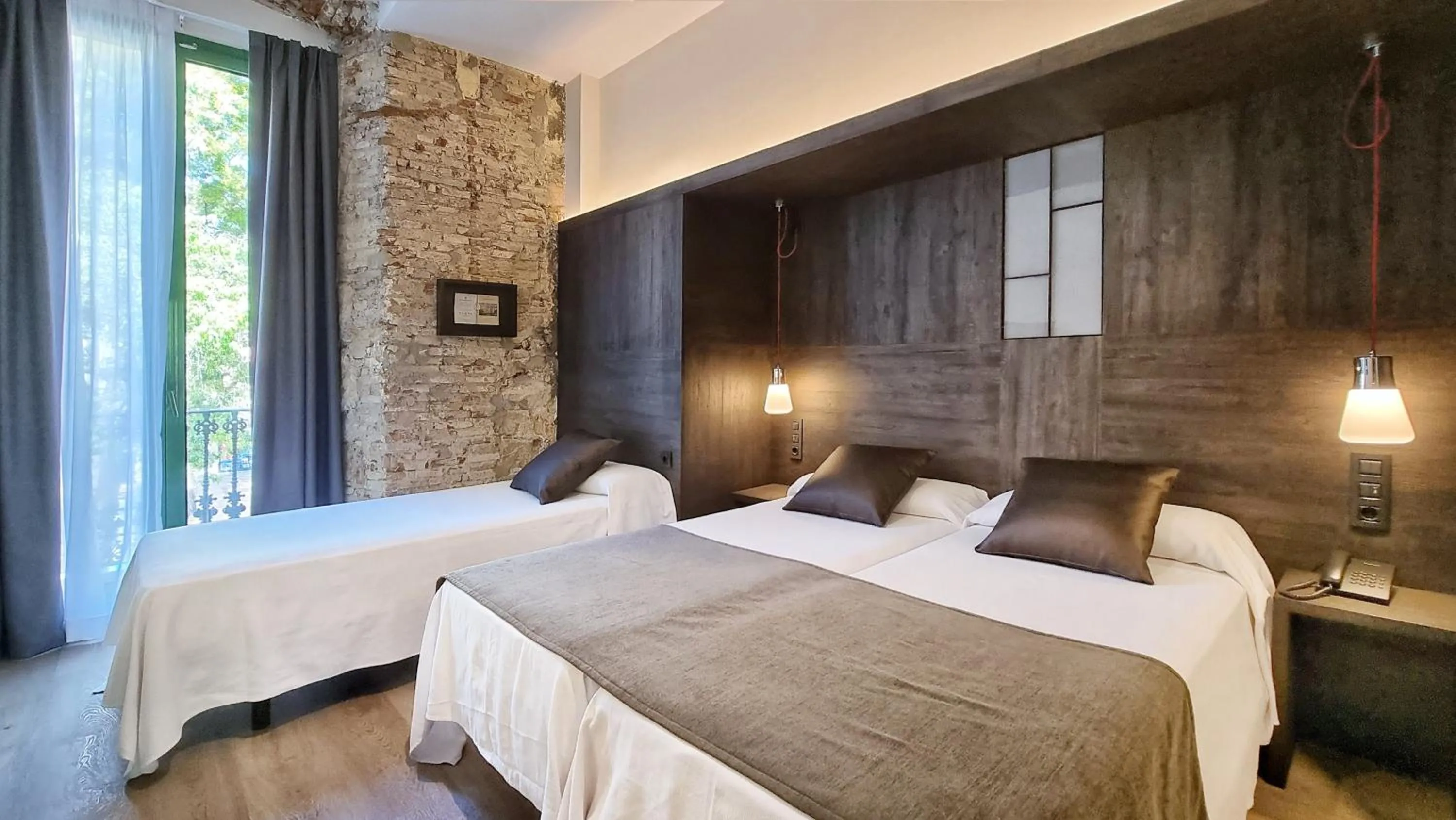 Comfort Triple Room with External View in Hotel Sant Agustí