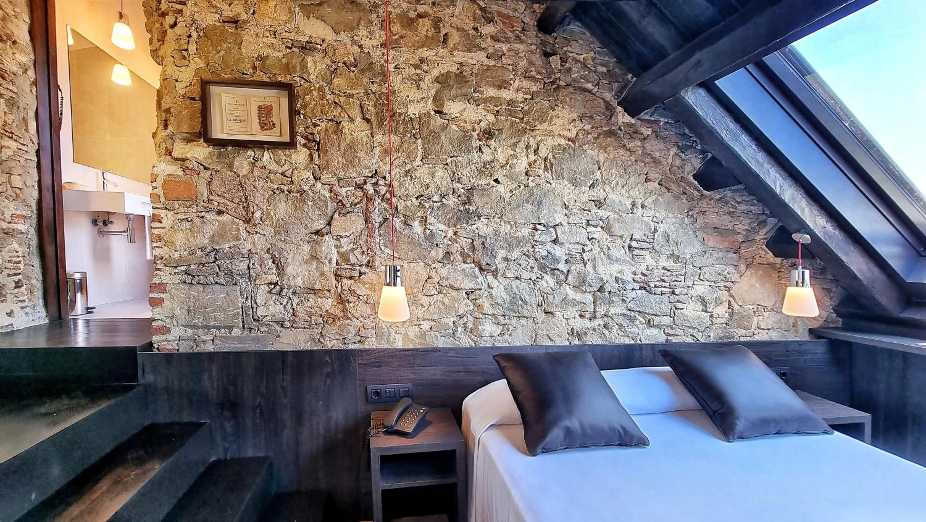 Bathroom, Bed in Hotel Sant Agustí
