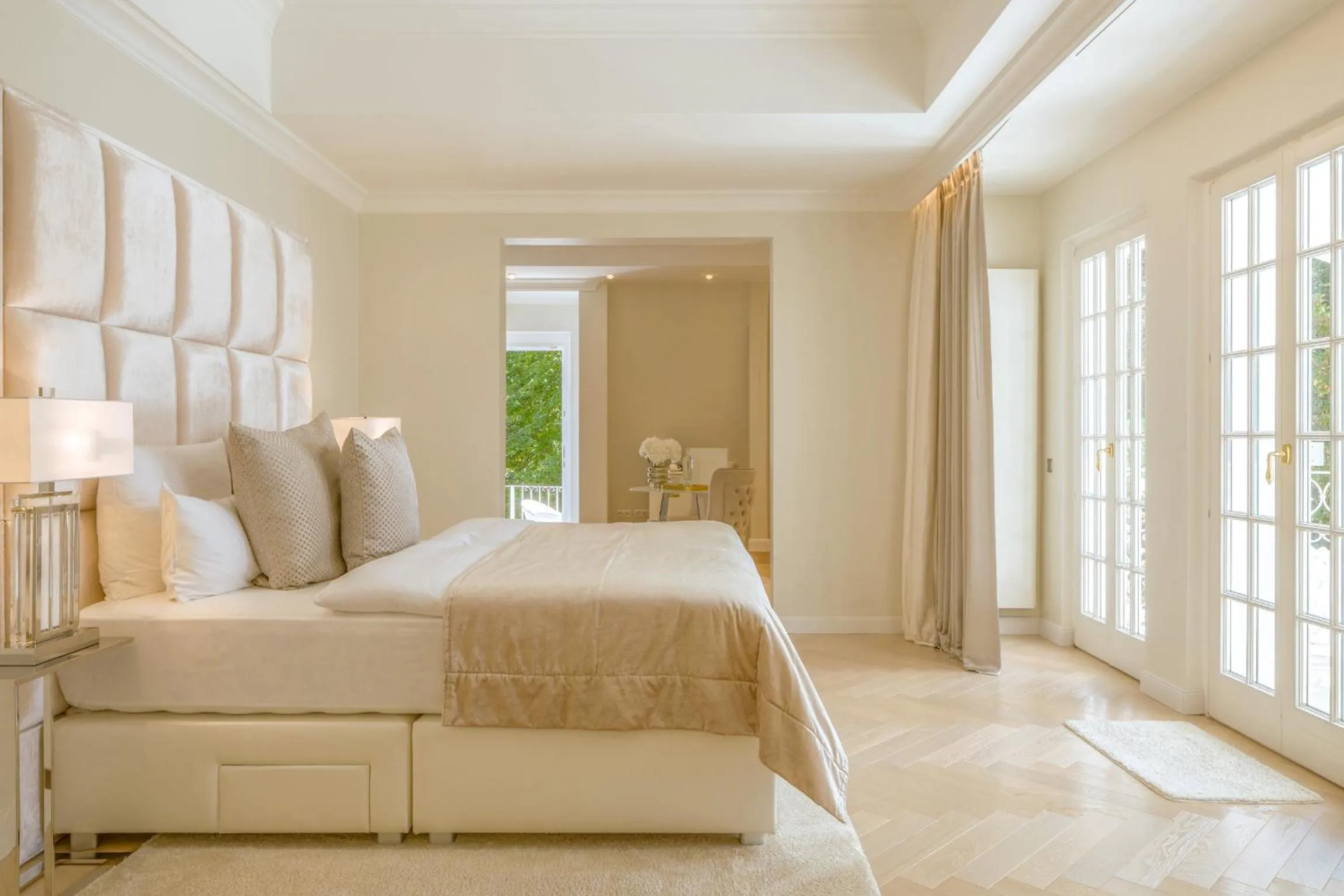 Bed in Villa Contessa - Luxury Spa Hotels