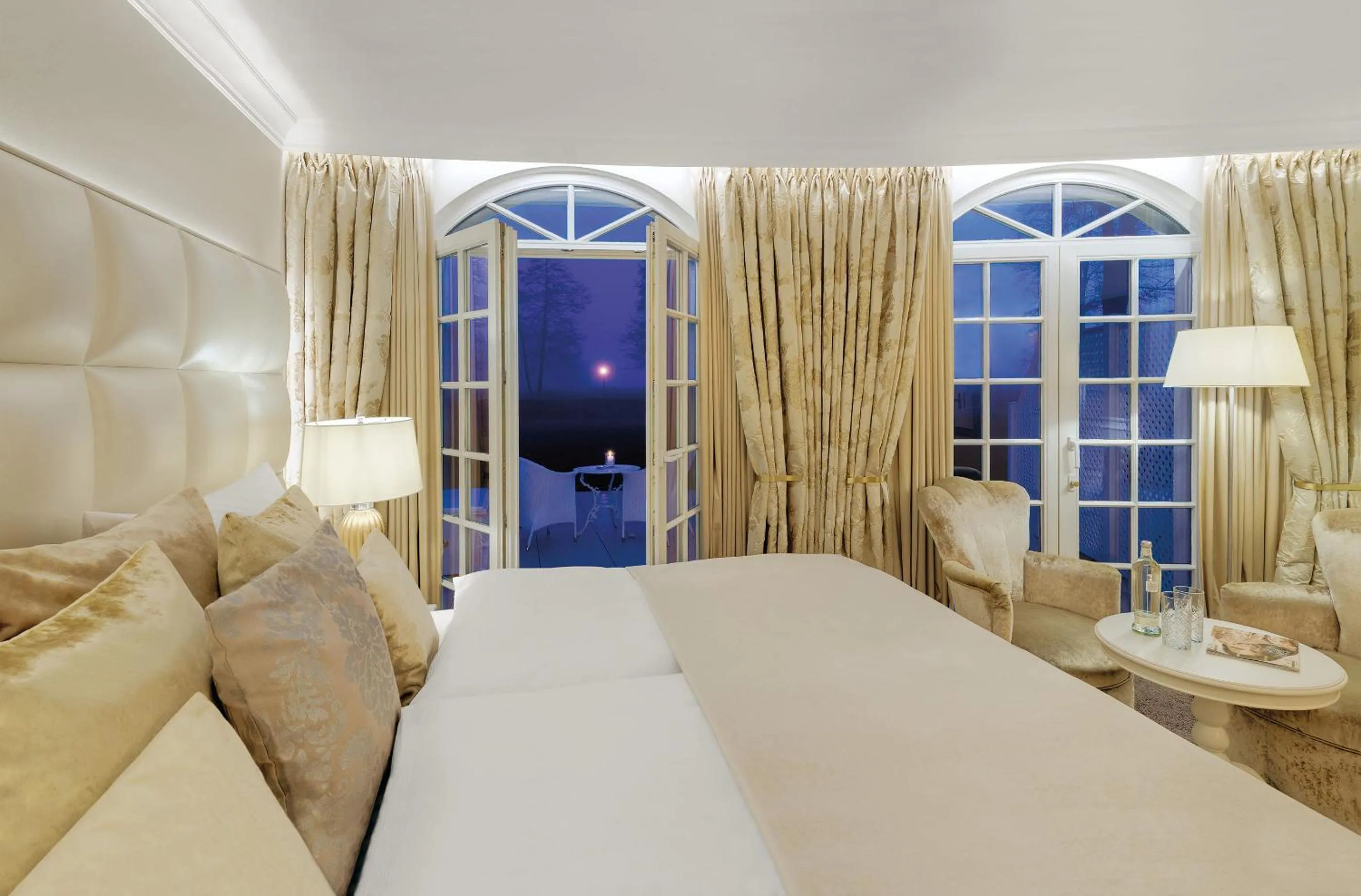 Bed in Villa Contessa - Luxury Spa Hotels