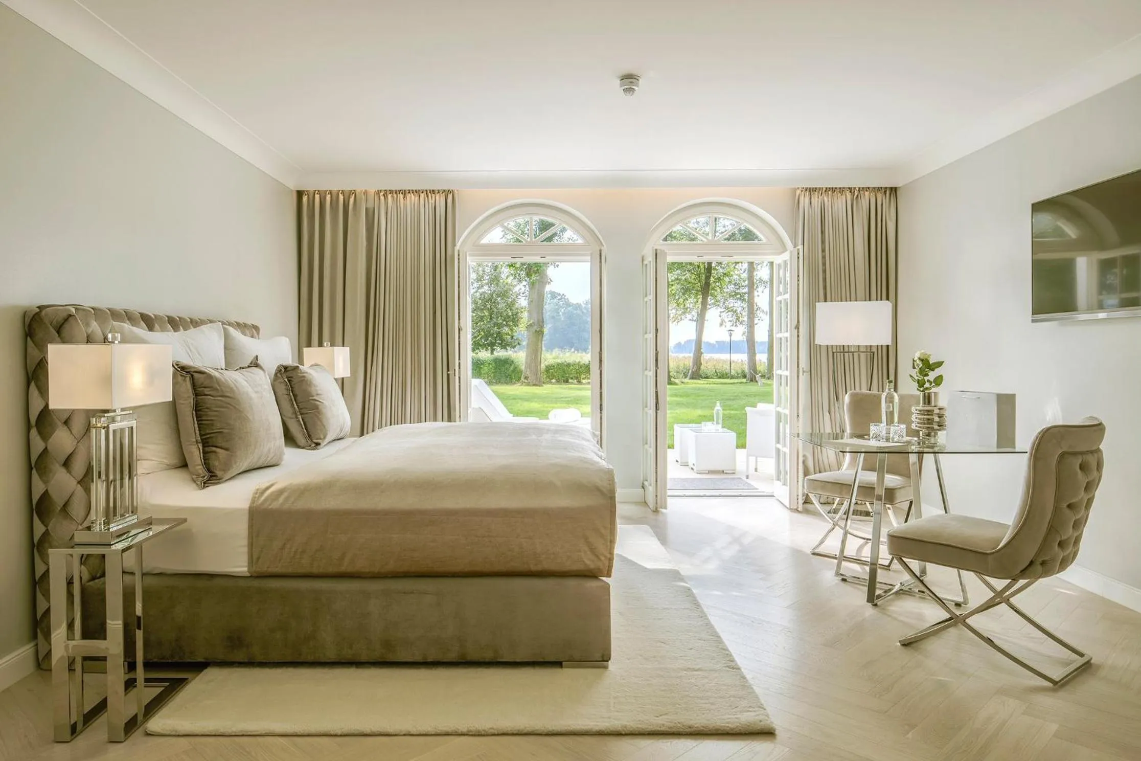 Bed in Villa Contessa - Luxury Spa Hotels