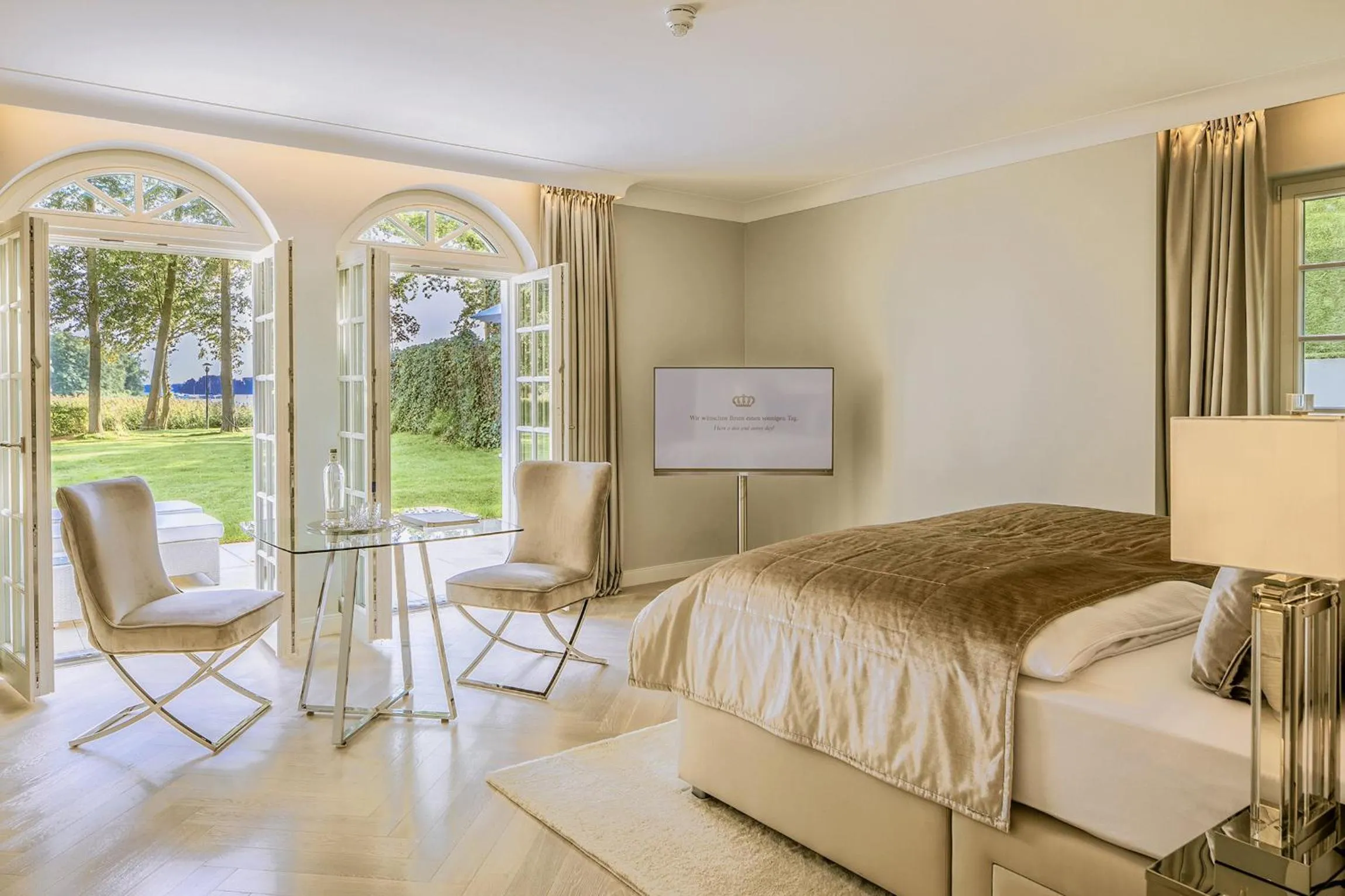 Bed in Villa Contessa - Luxury Spa Hotels