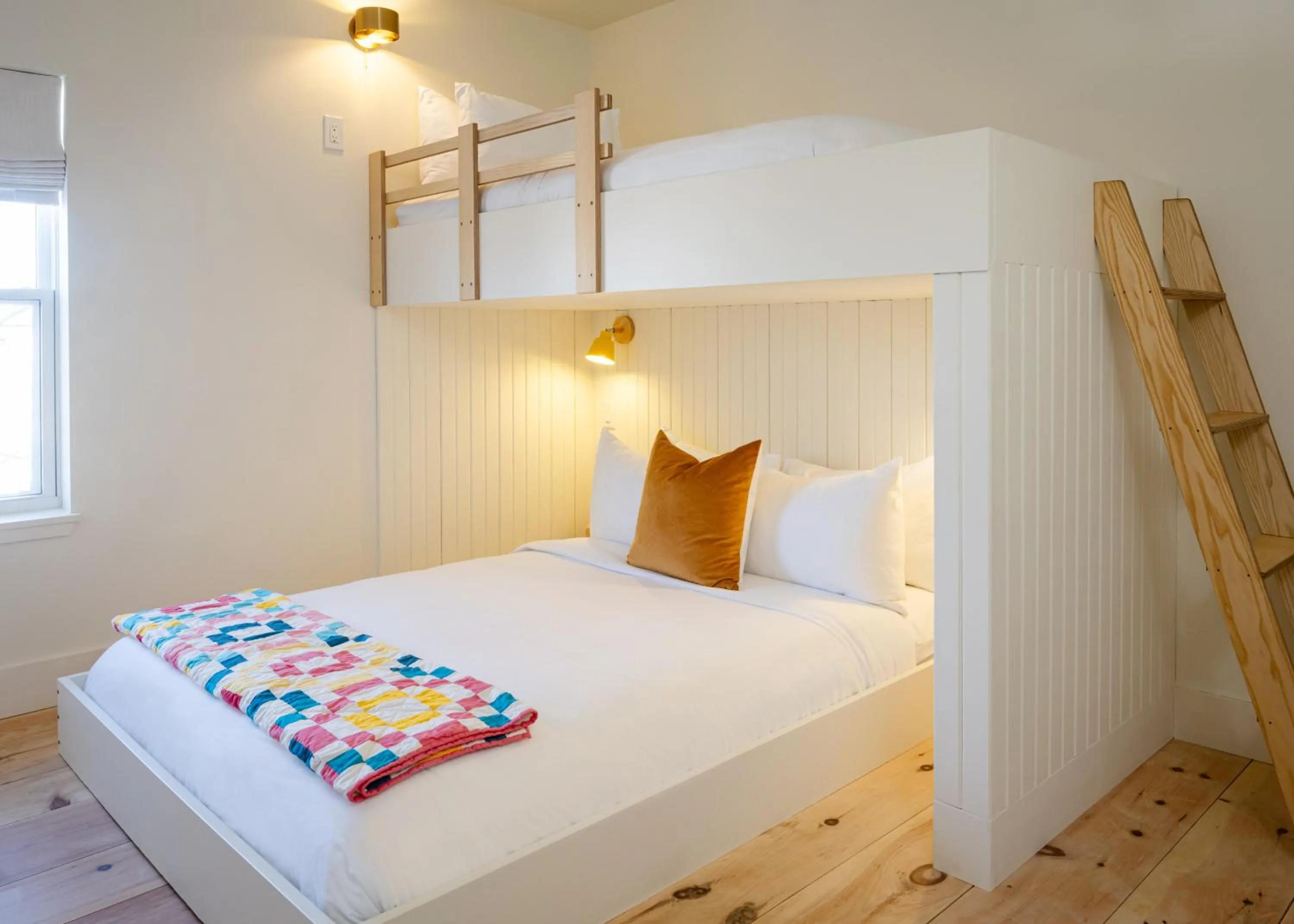 bunk bed, Bed in The August House