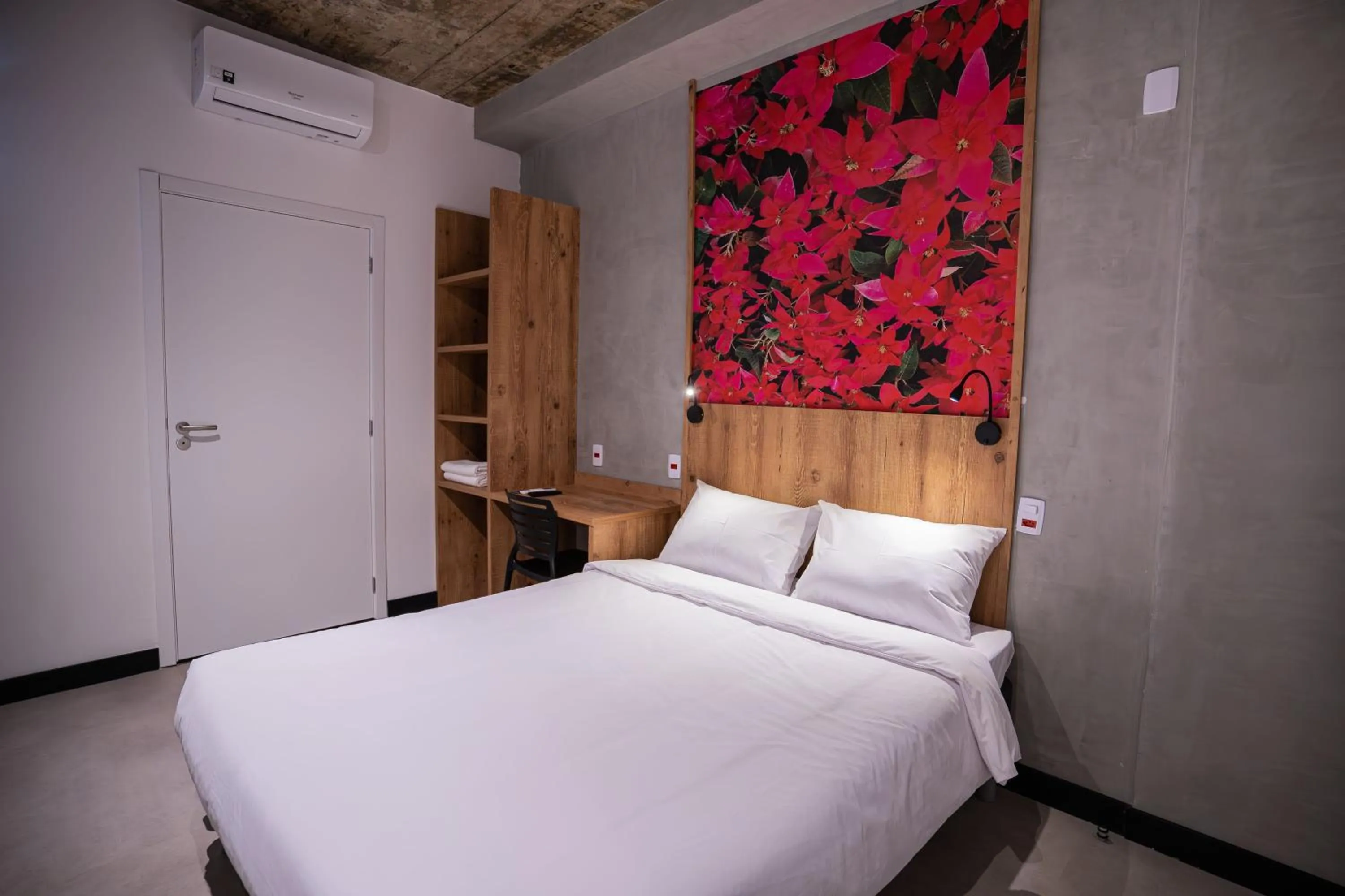 Bedroom, Bed in CAMPOS DE HOLAMBRA INN