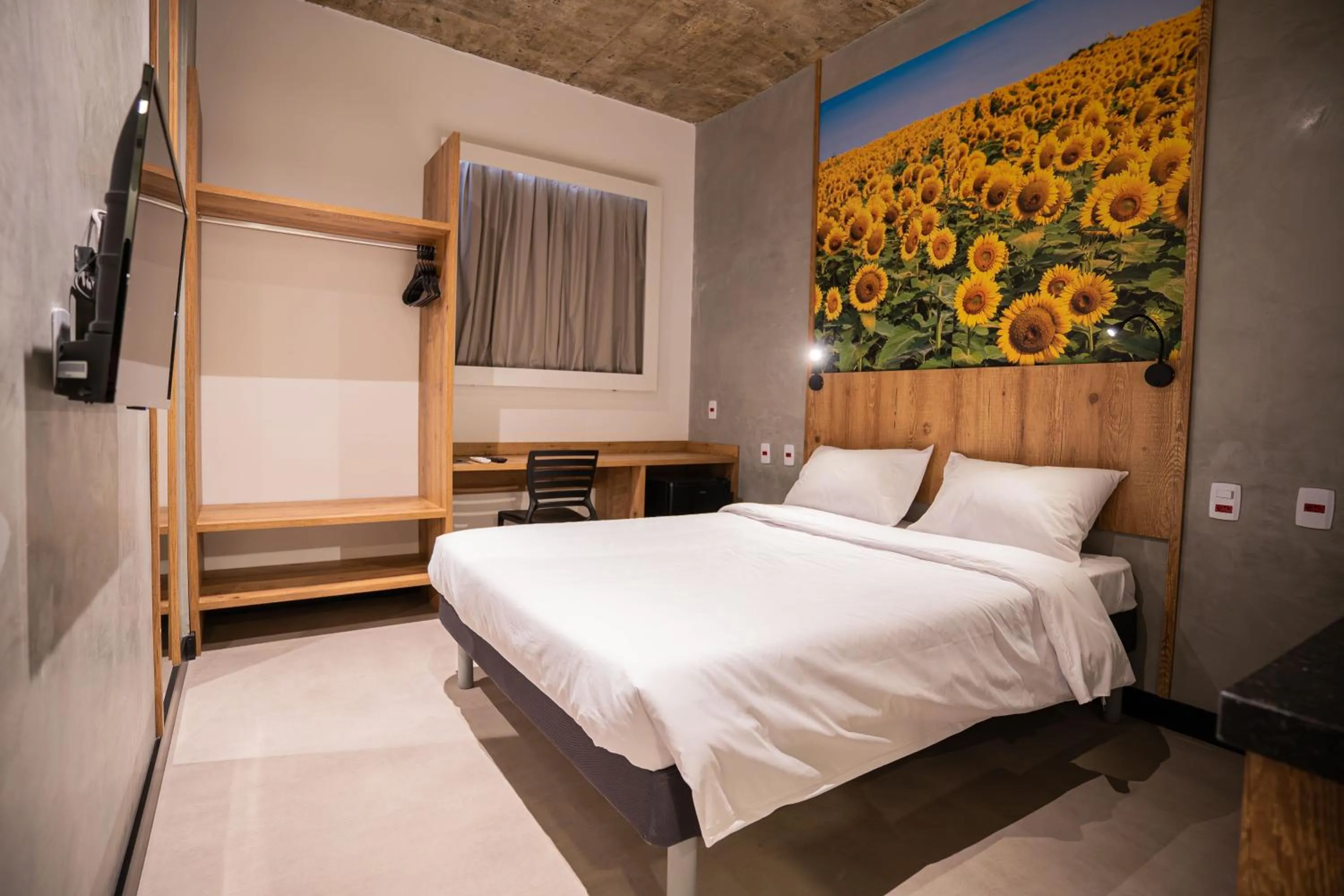 Photo of the whole room, Bed in CAMPOS DE HOLAMBRA INN