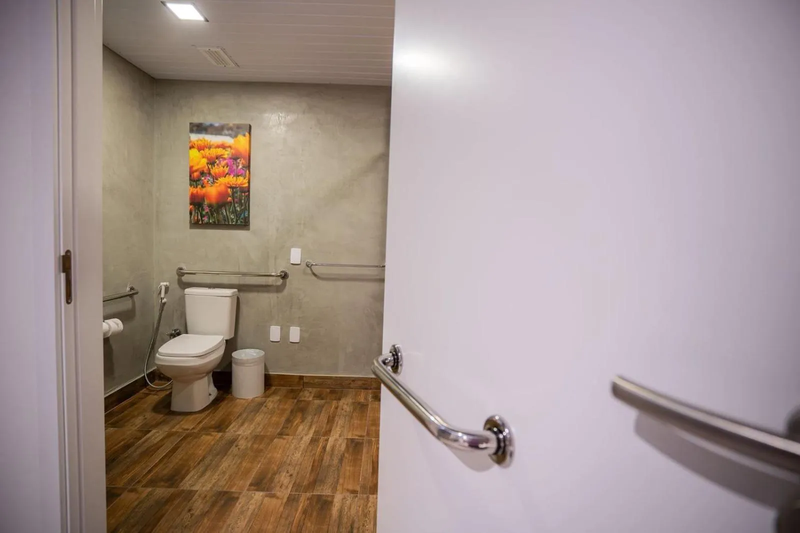 Bathroom in CAMPOS DE HOLAMBRA INN