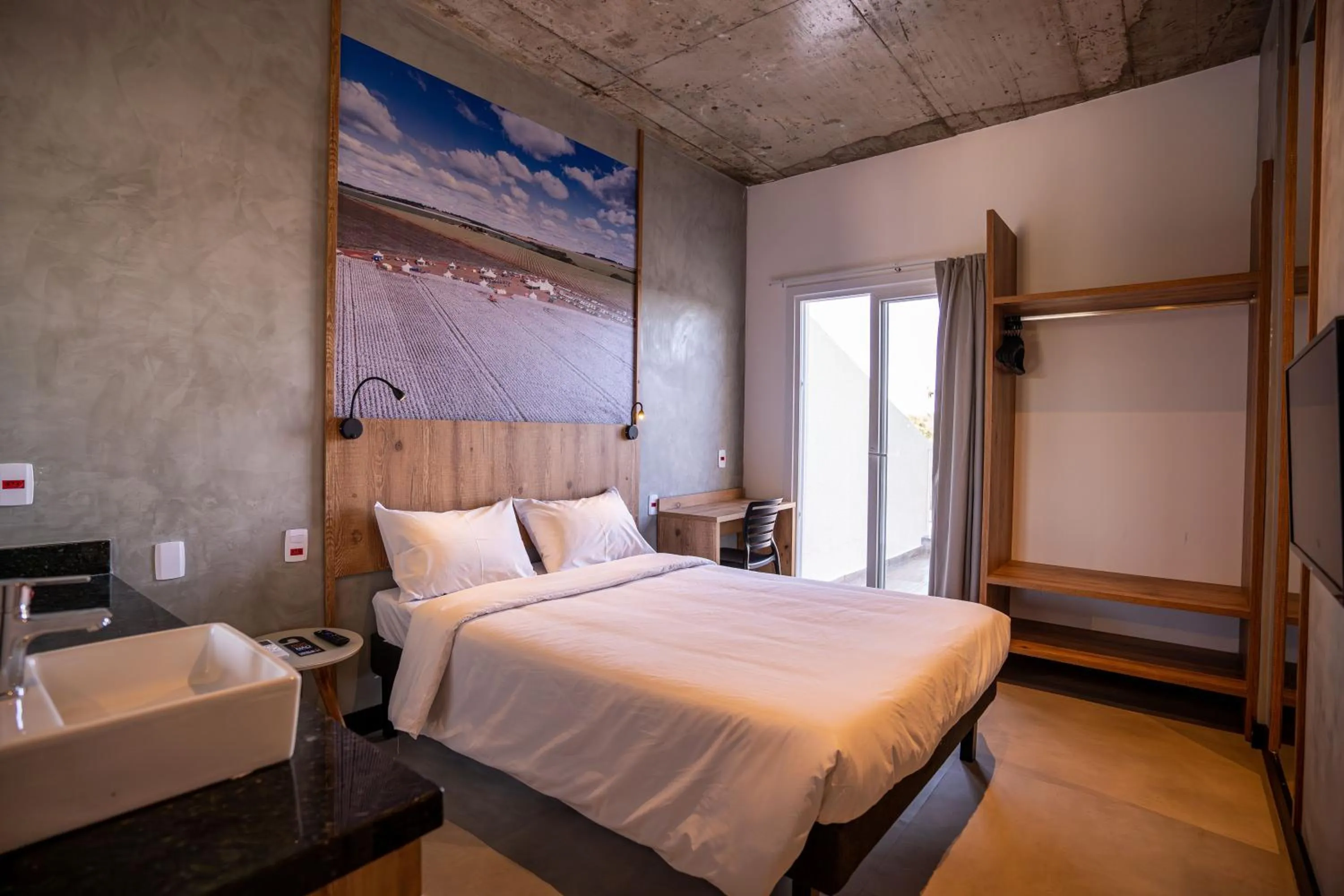 Photo of the whole room, Bed in CAMPOS DE HOLAMBRA INN