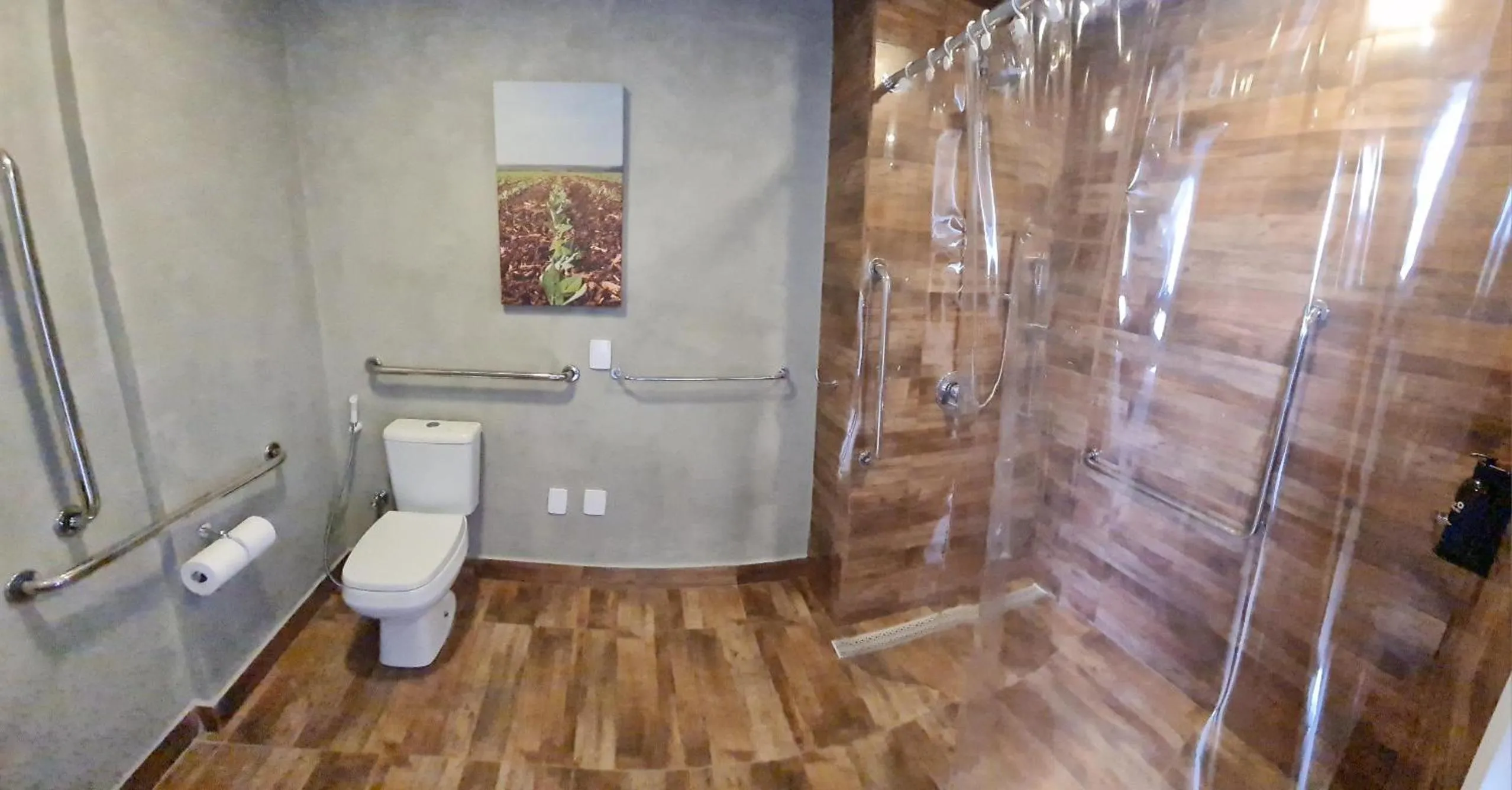 Bathroom in CAMPOS DE HOLAMBRA INN