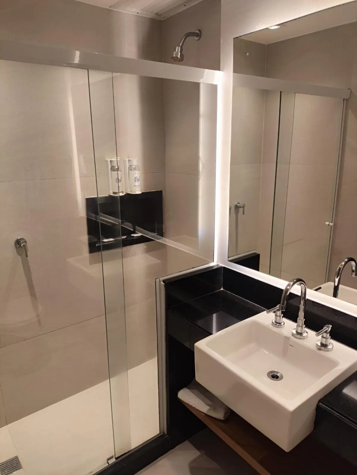 Shower in Hotel Astoria Ipanema - antigo Mar Ipanema