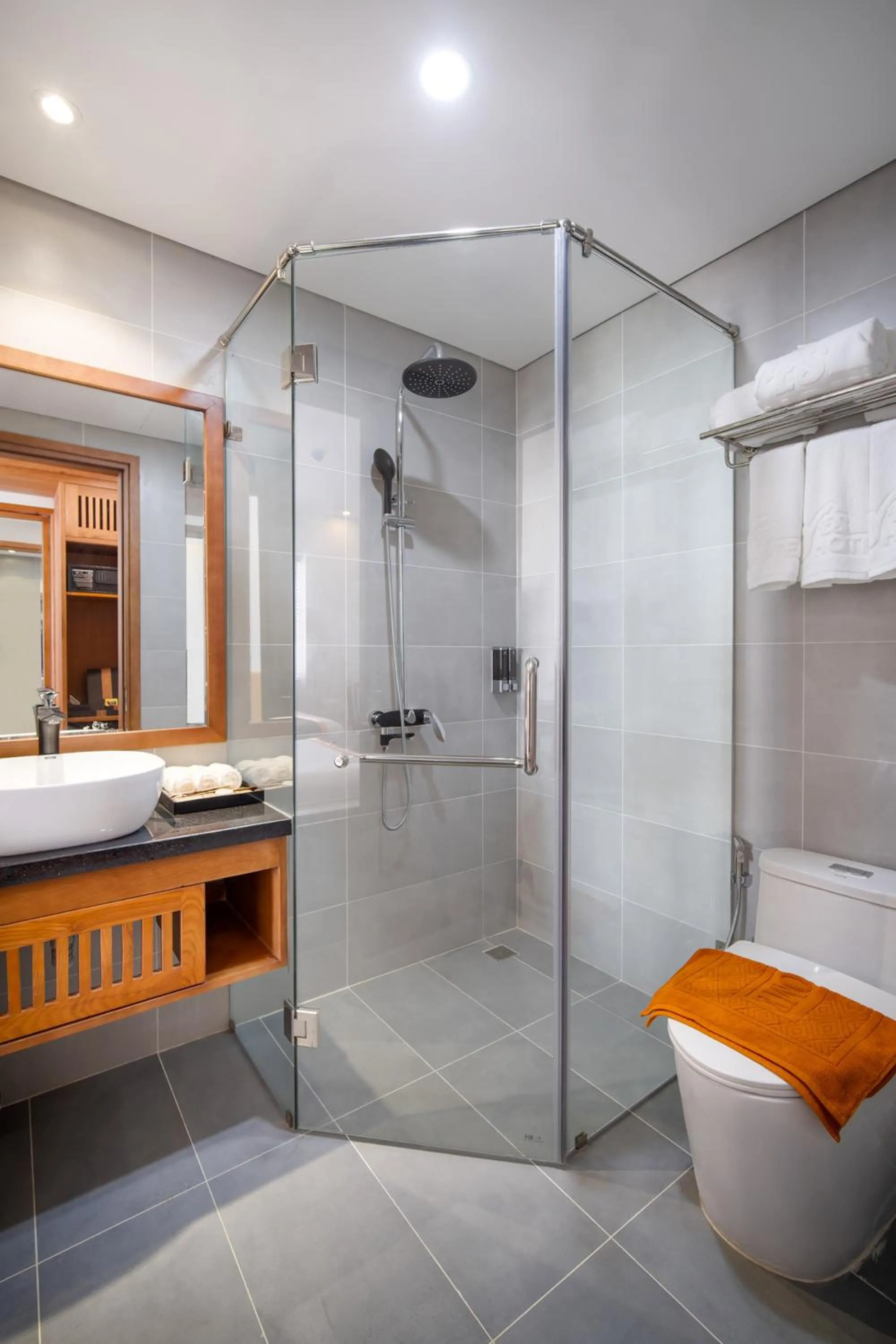 Bathroom in Yes Hotel Đà Nẵng