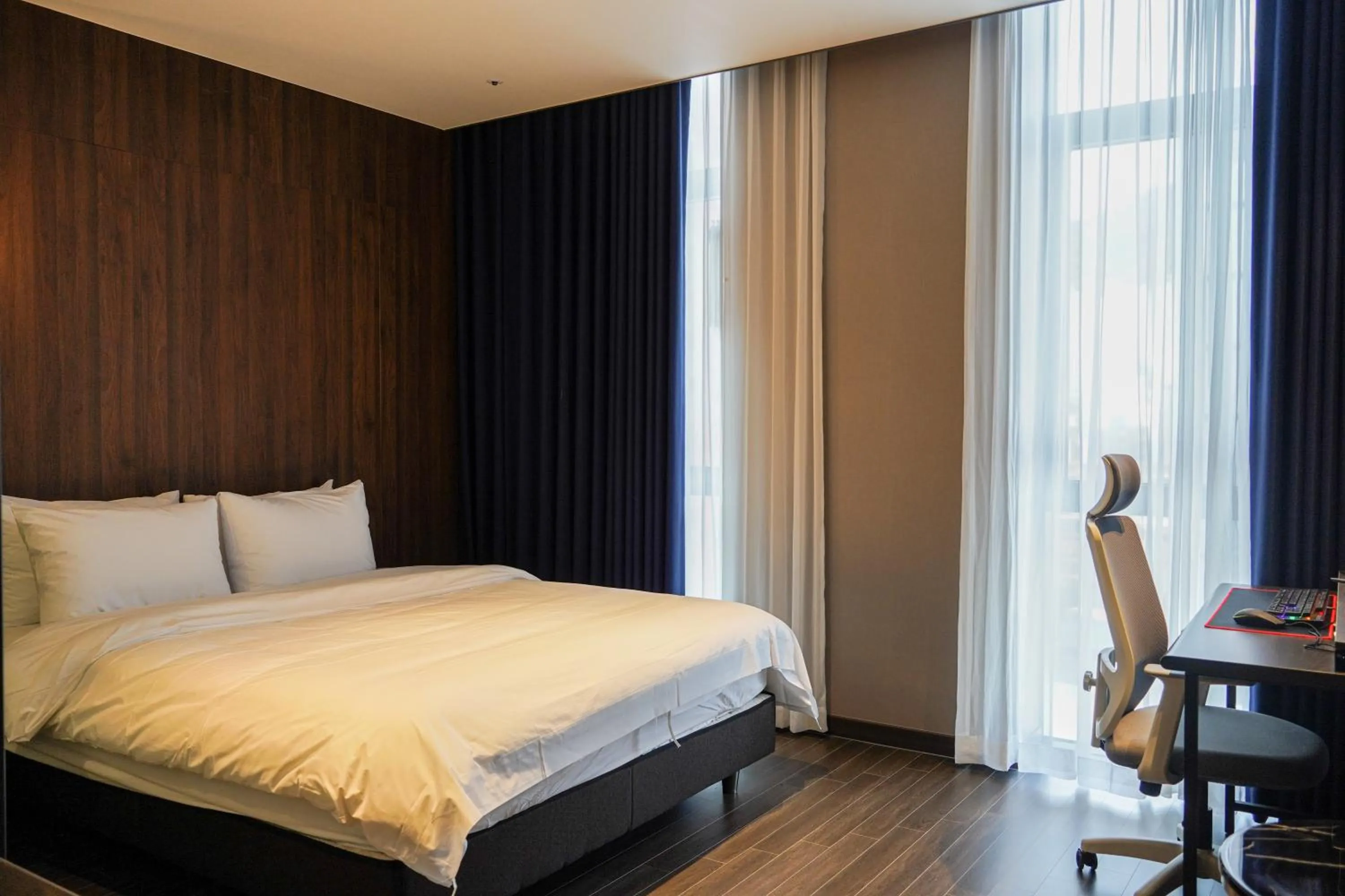 Bed in Rose Bay Hotel