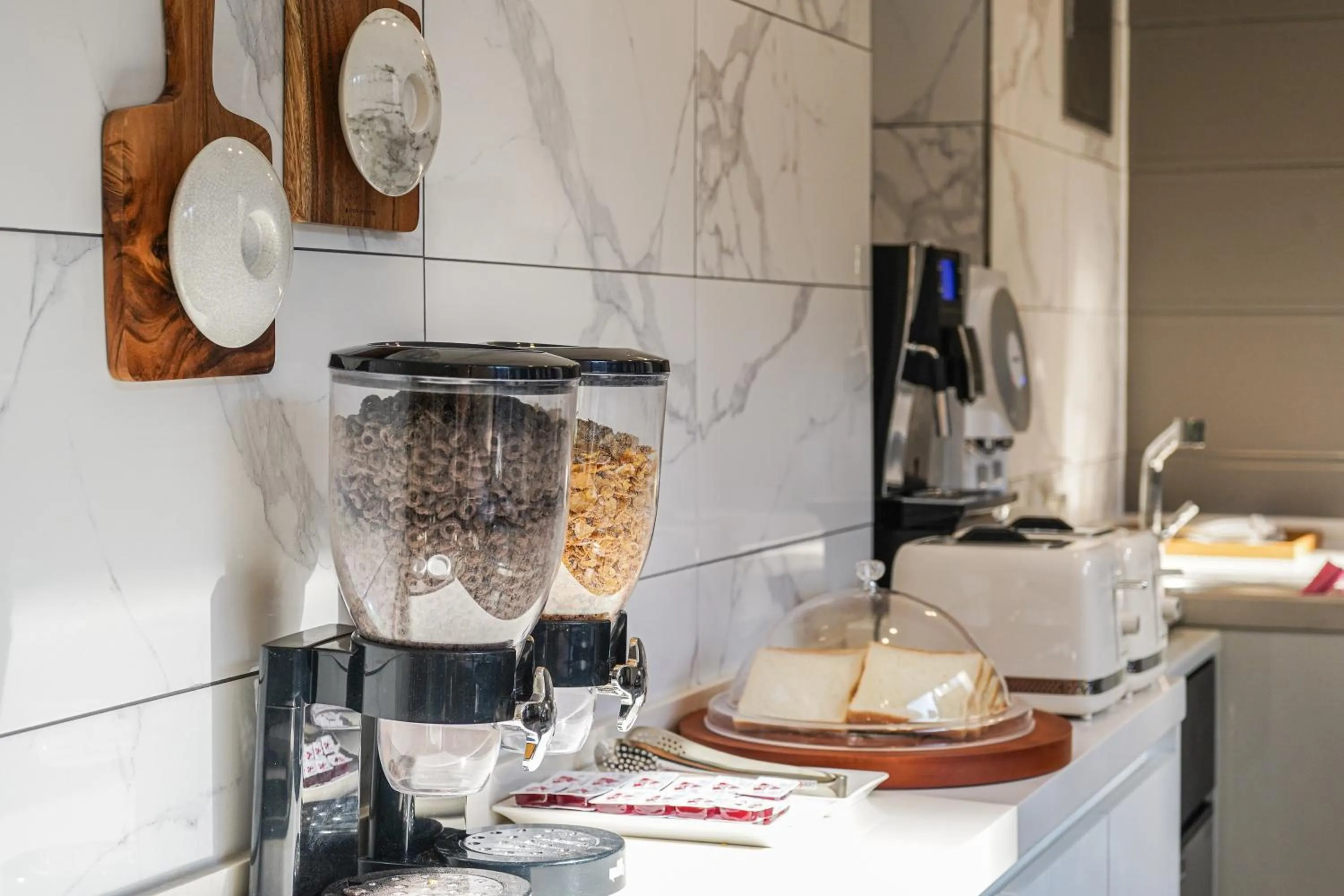 Coffee/tea facilities in Rose Bay Hotel