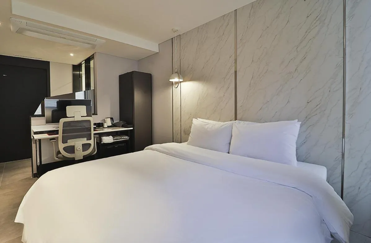 Bed in Rose Bay Hotel