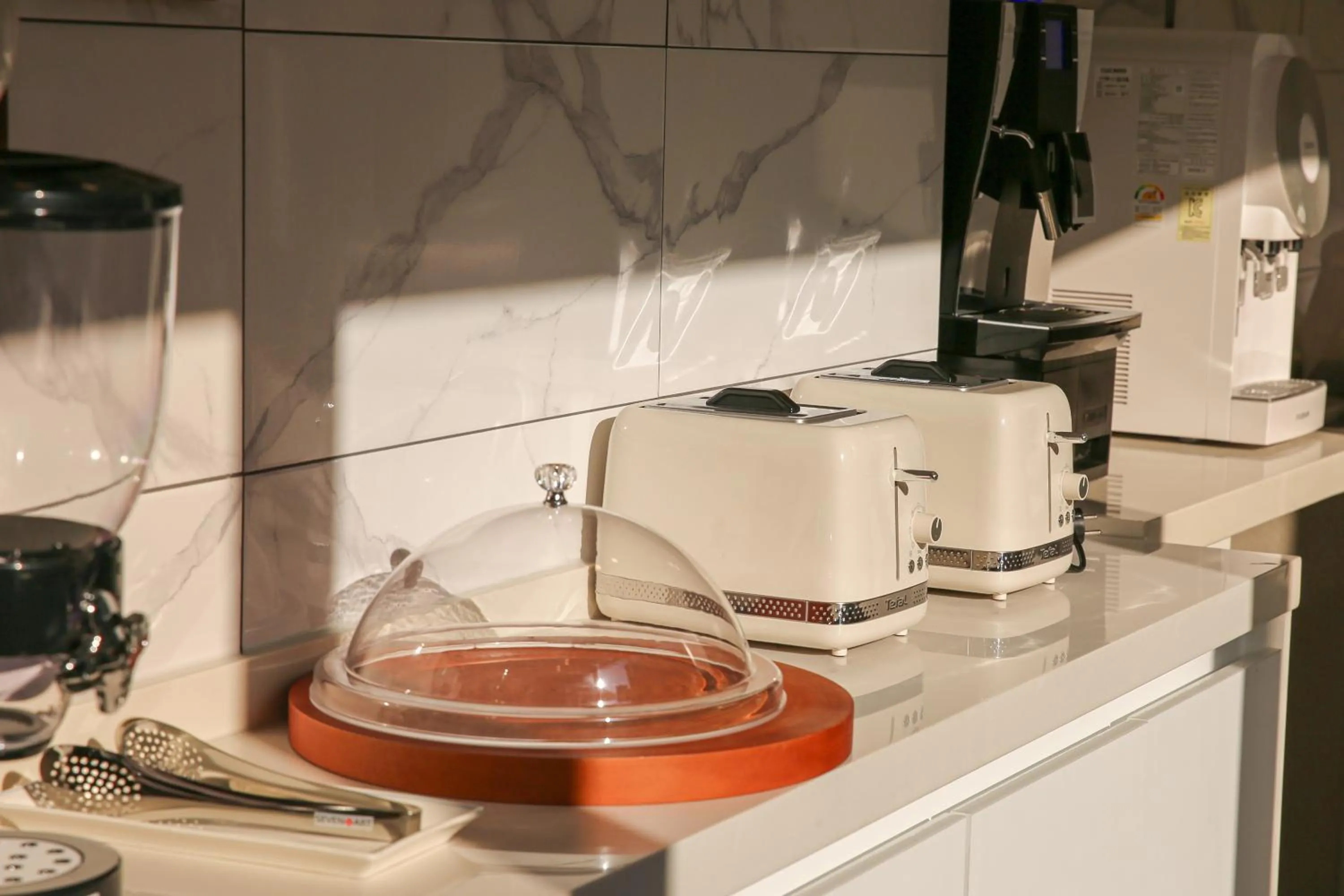 Coffee/tea facilities in Rose Bay Hotel