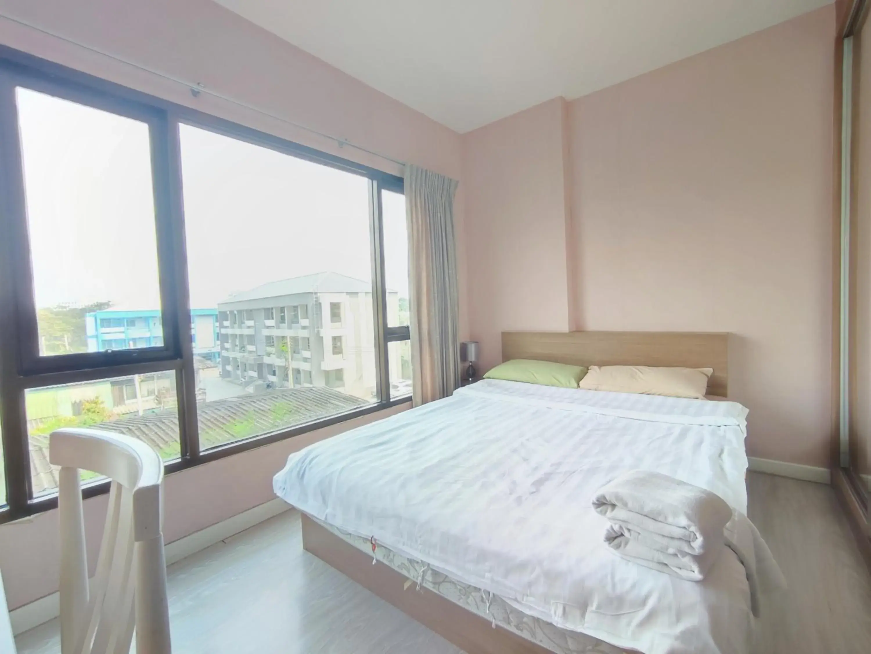 Queen Room with Balcony in Deluxe Rooms by Suwan Style Agency Queen Room with Balcony in Deluxe Rooms by Suwan Style Agency