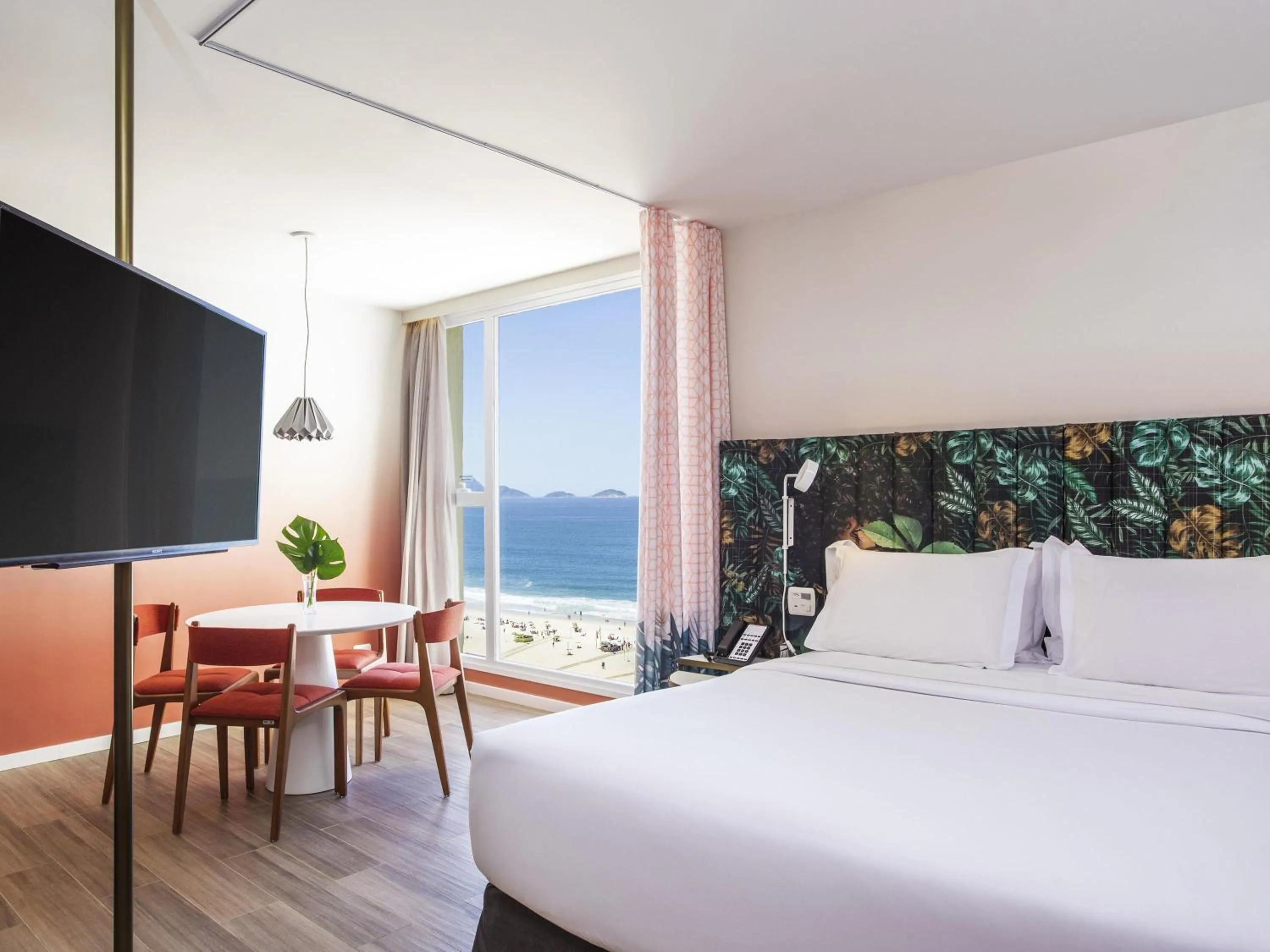 Property building, Bed in Mercure Rio Boutique Hotel Copacabana