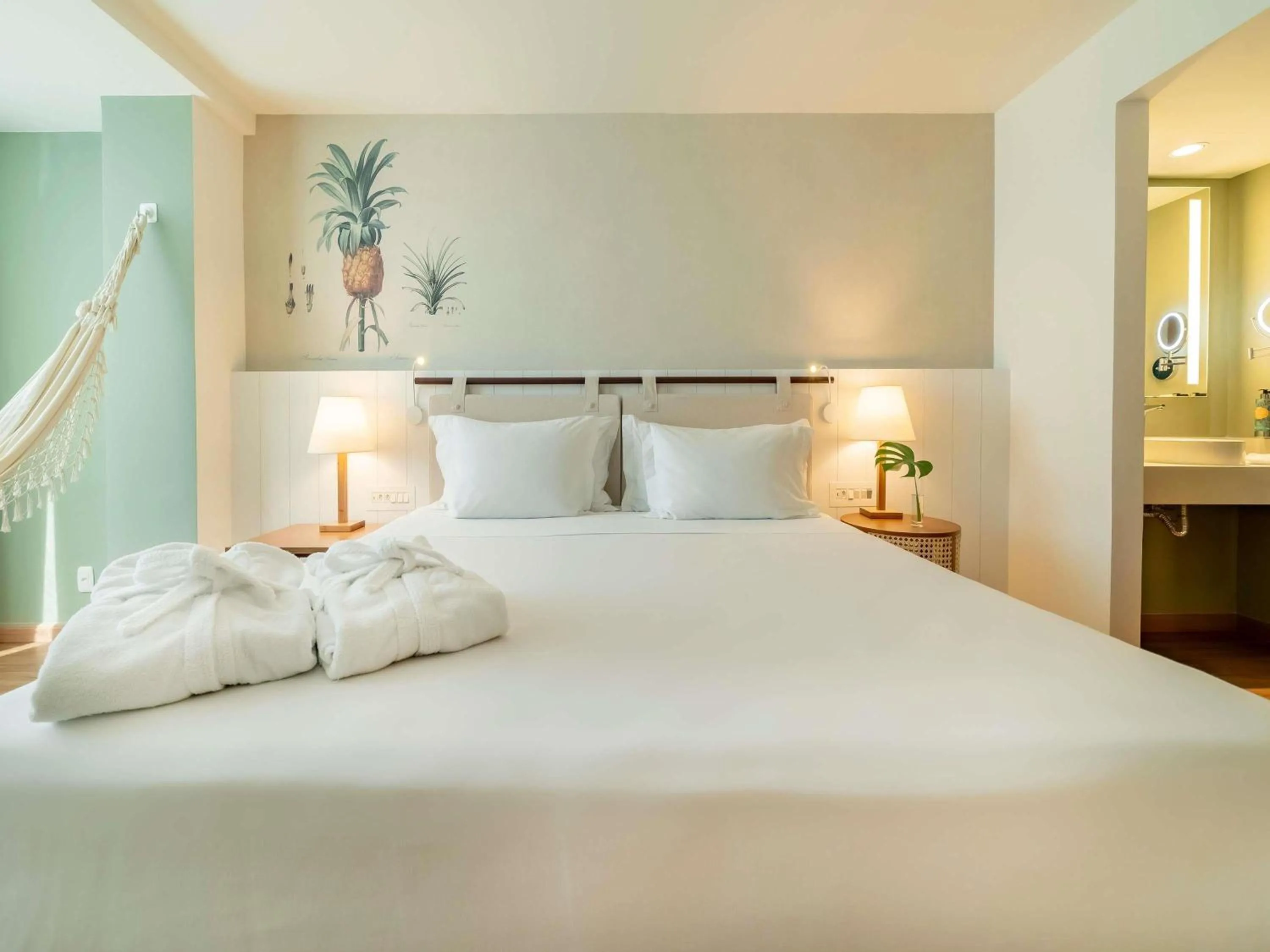 Bedroom, Bed in Grand Mercure Rio de Janeiro Copacabana