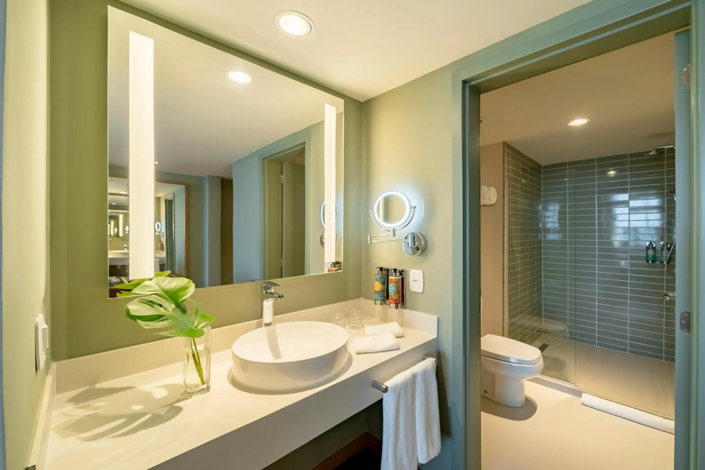 Toilet in Grand Mercure Rio de Janeiro Copacabana