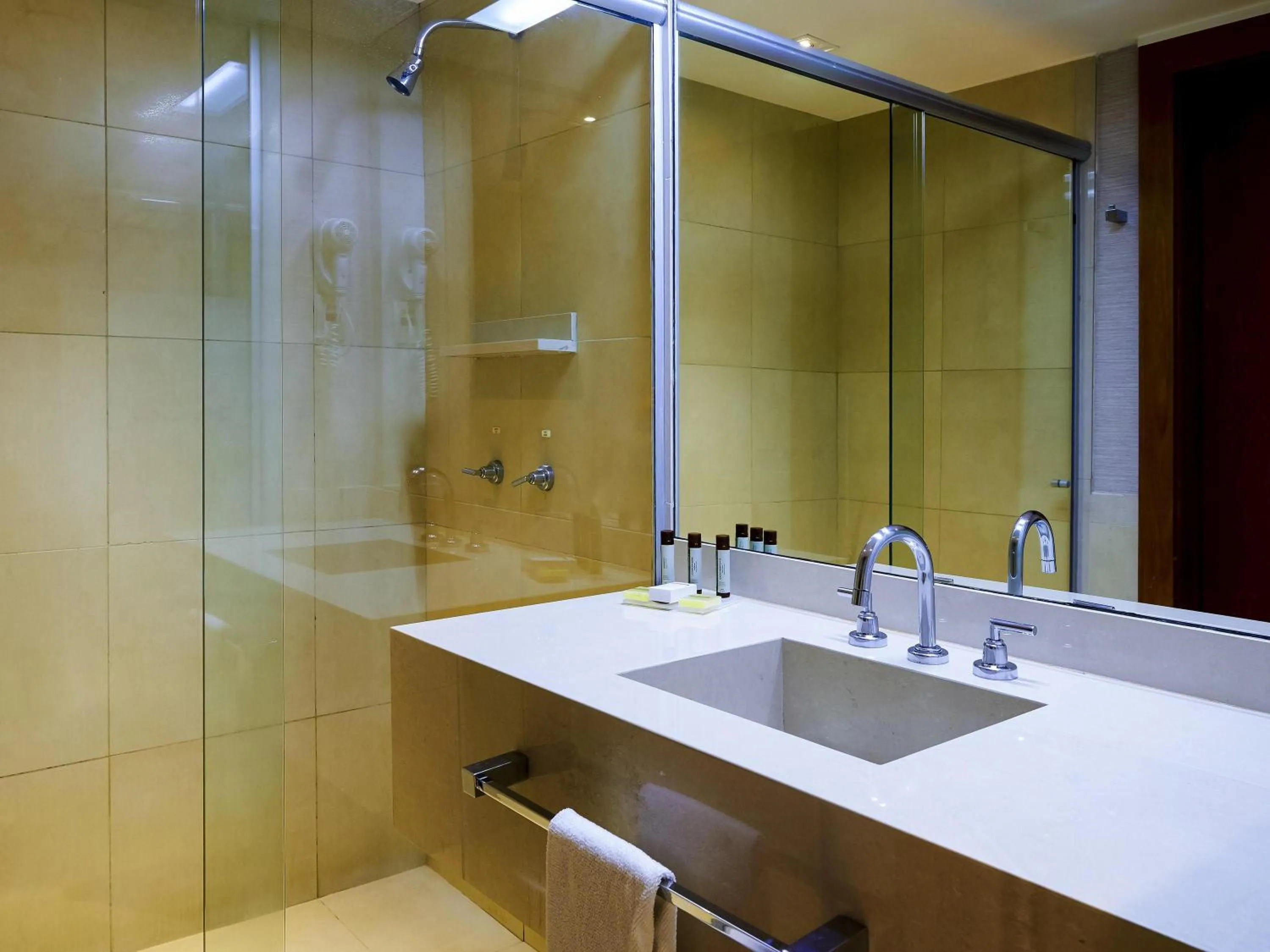 Bedroom in Grand Mercure Rio de Janeiro Copacabana