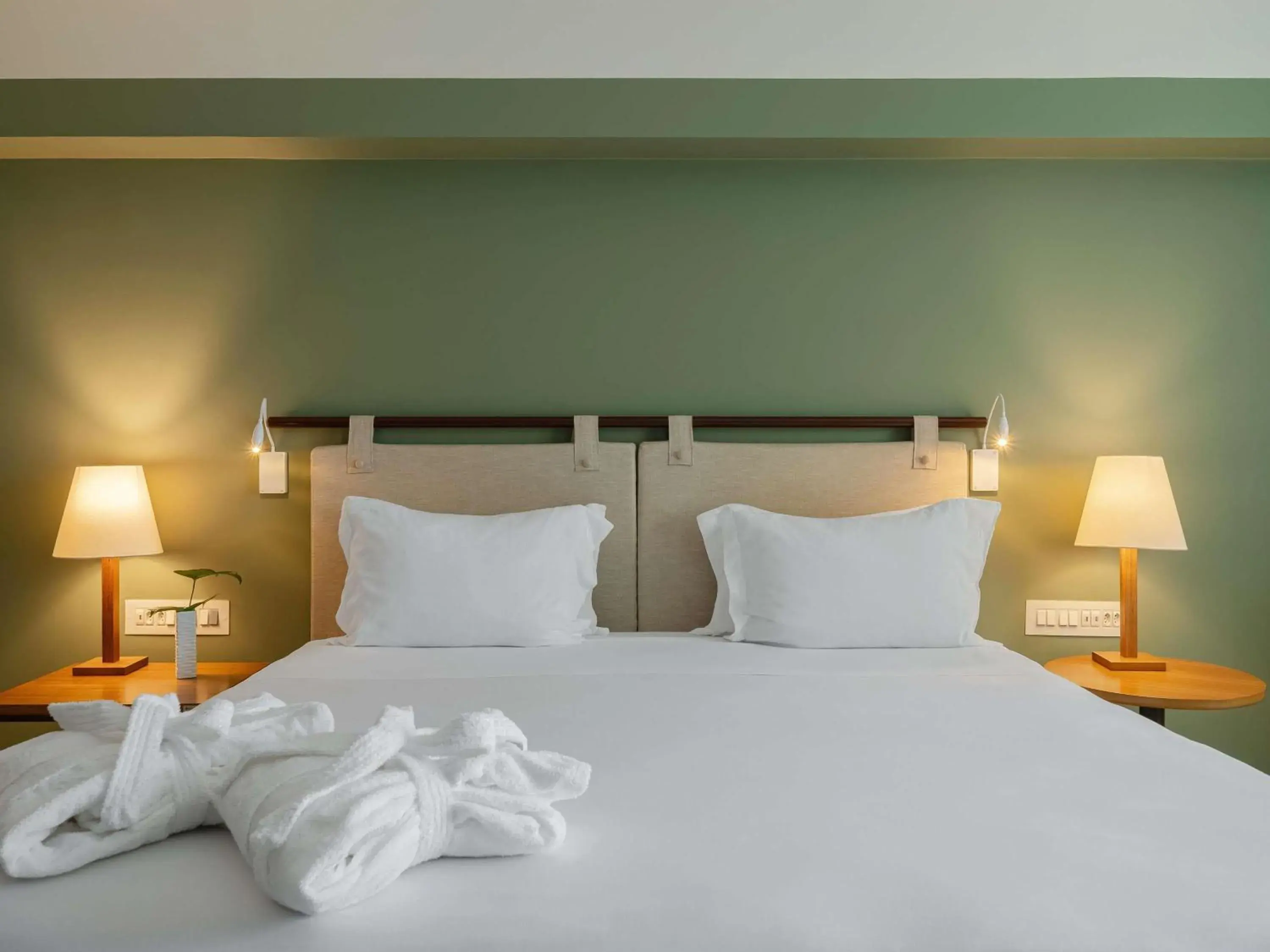 Executive King Room with Partial Frontal Sea View in Grand Mercure Rio de Janeiro Copacabana Executive King Room with Partial Frontal Sea View in Grand Mercure Rio de Janeiro Copacabana