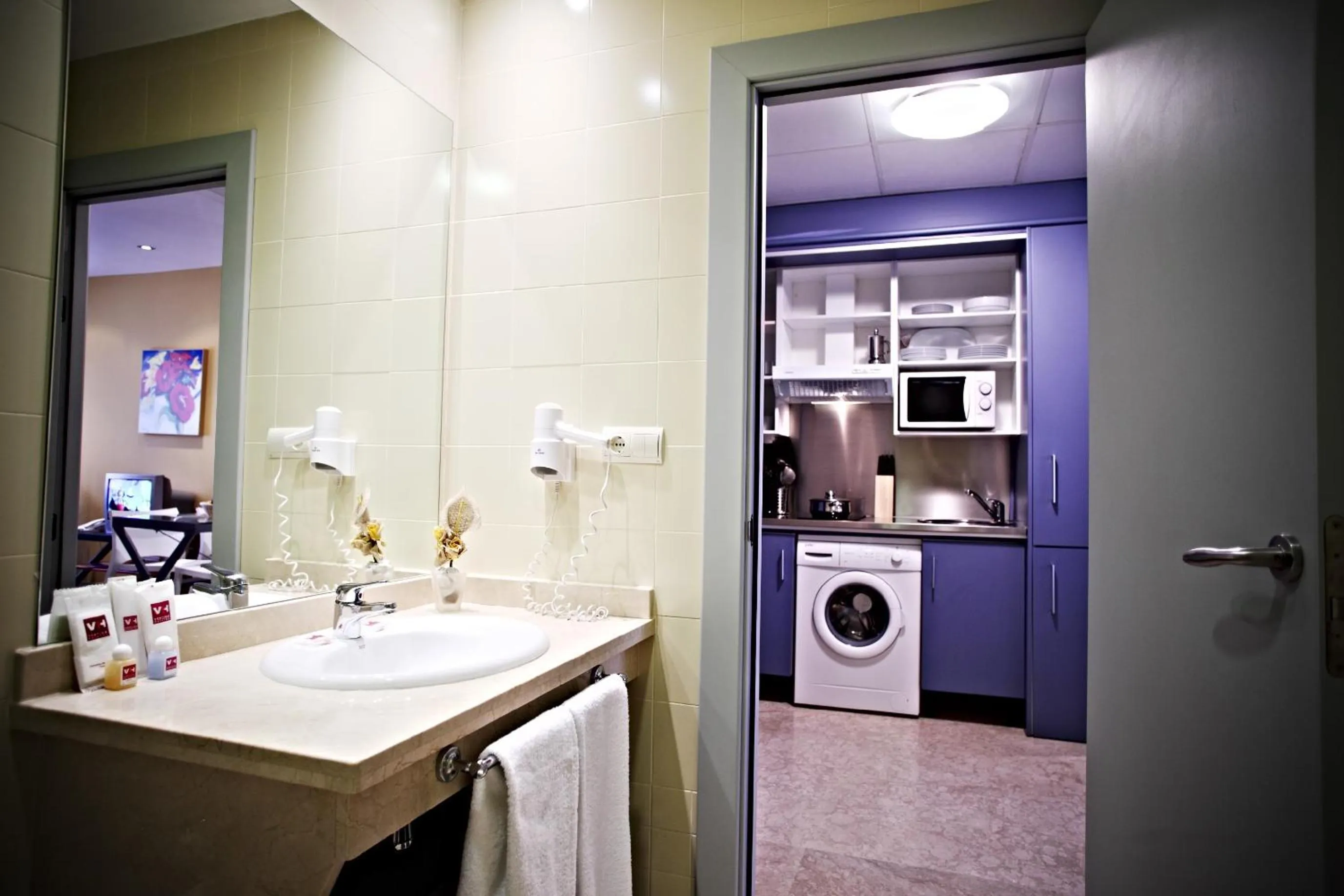 Bathroom in Apartamentos Vértice Sevilla Aljarafe