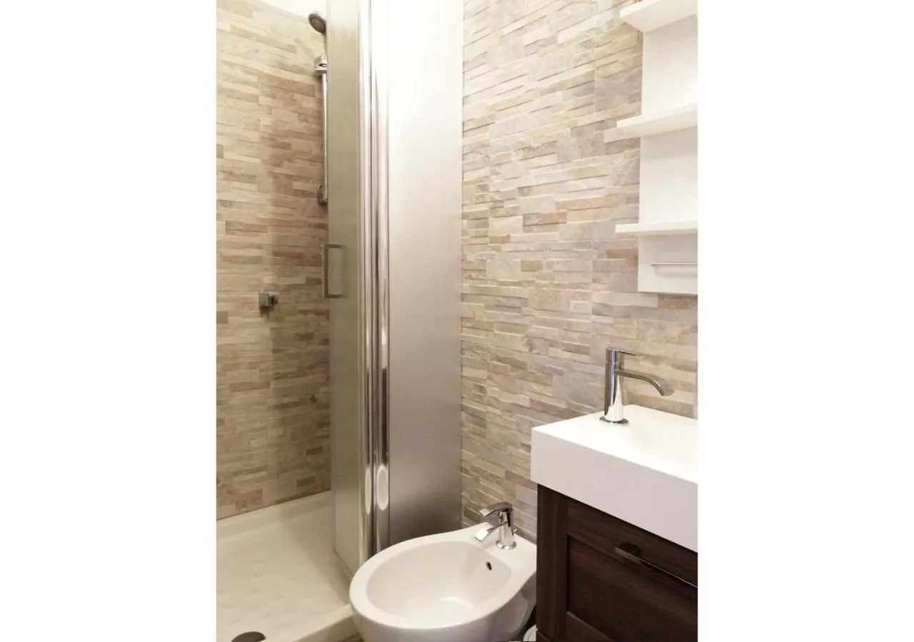 Shower in HoliHome_Mediterraneo - Splendido, 50m dal mare