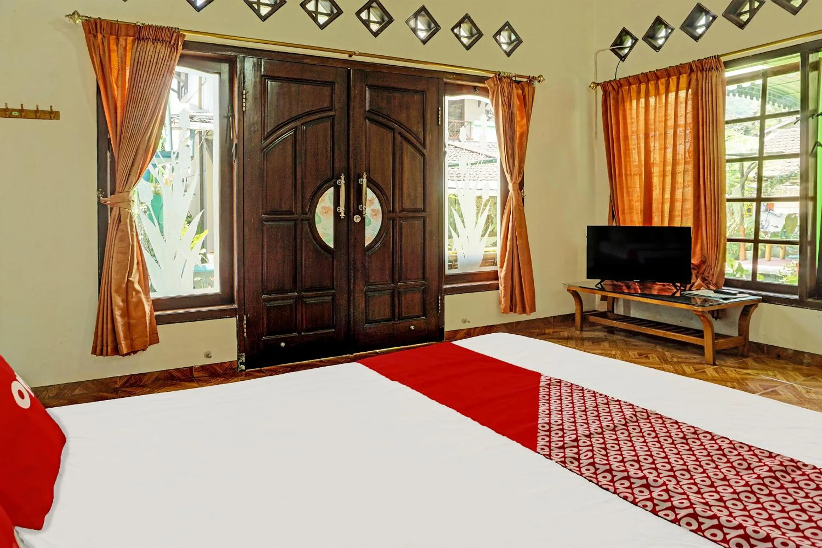 Bedroom, Bed in OYO Life 92376 Agape Villa