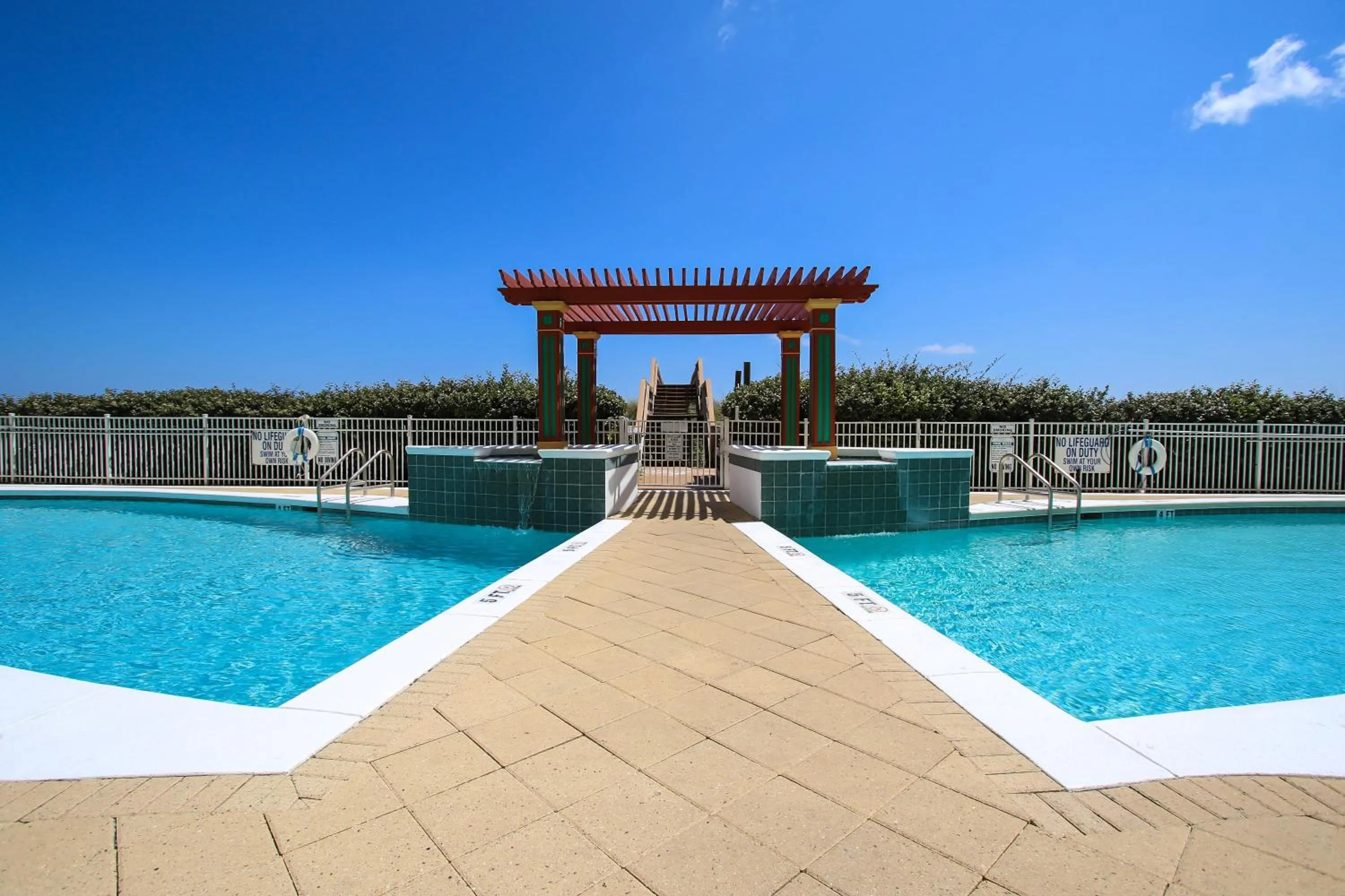 Incredible Great Deals On This Hidden Gem Gulf Front Condo at The Pearl Sleeps 8