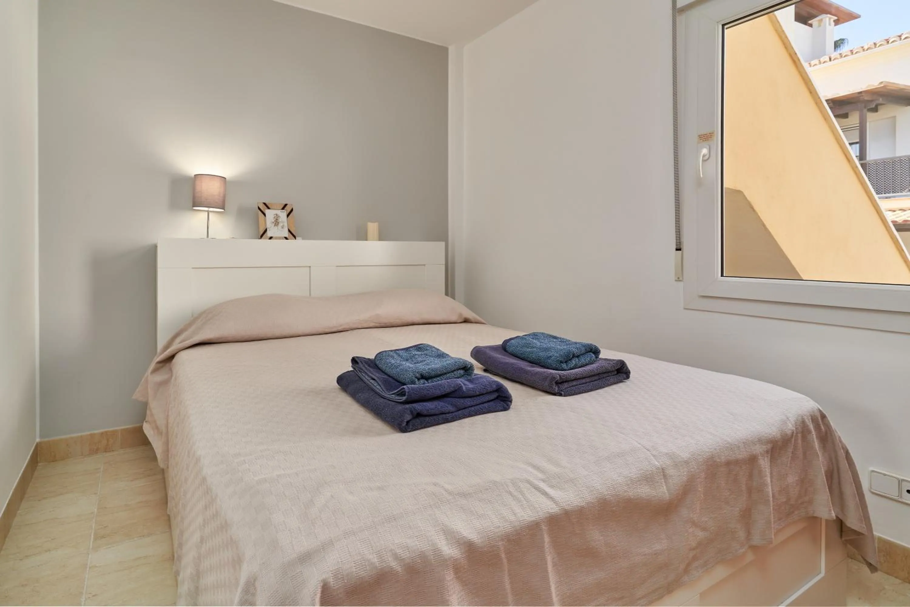Living room, Bed in Apartamento Vistamar