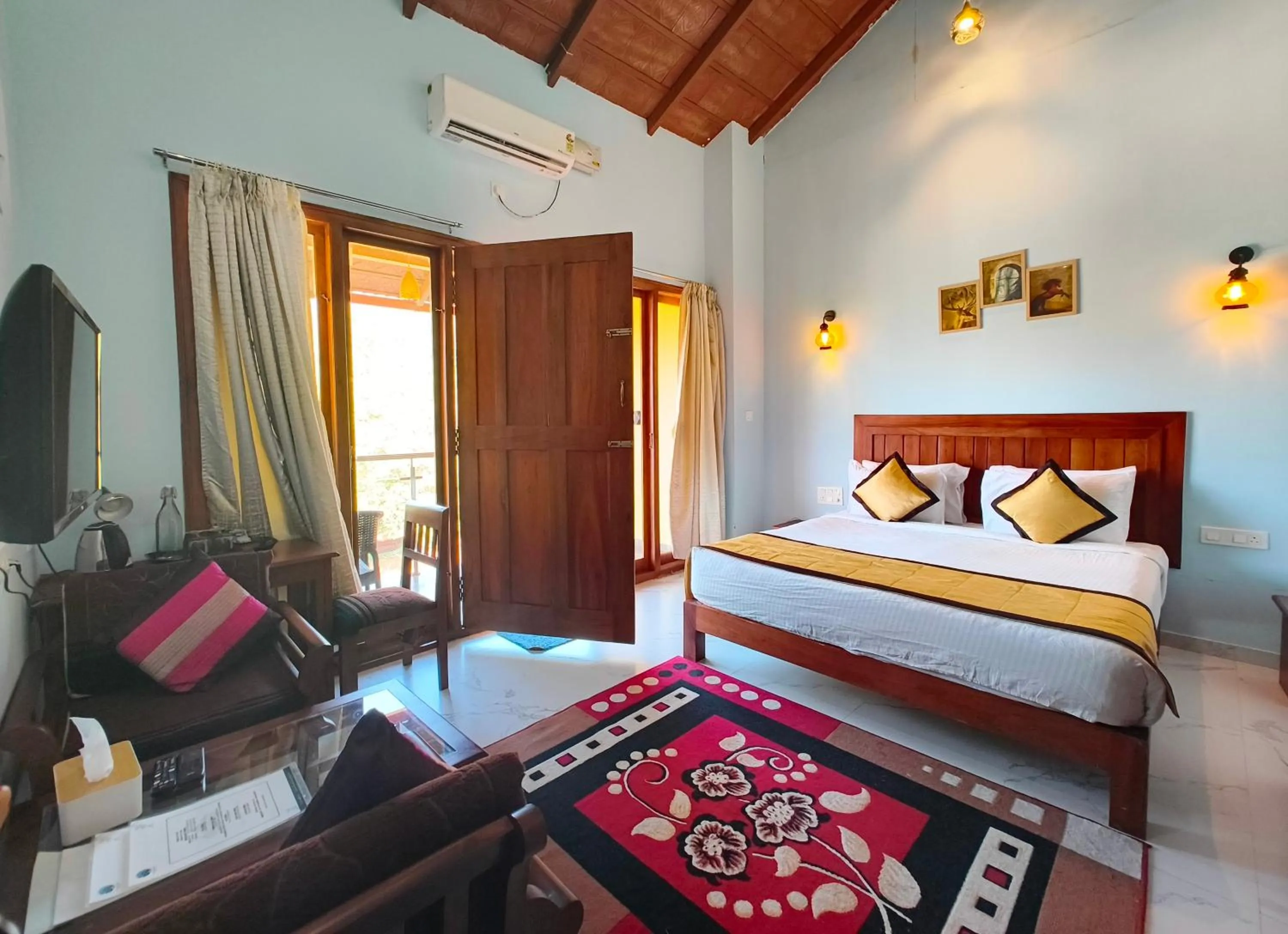 Bedroom, Bed in Hill Crest Resort - Coorg