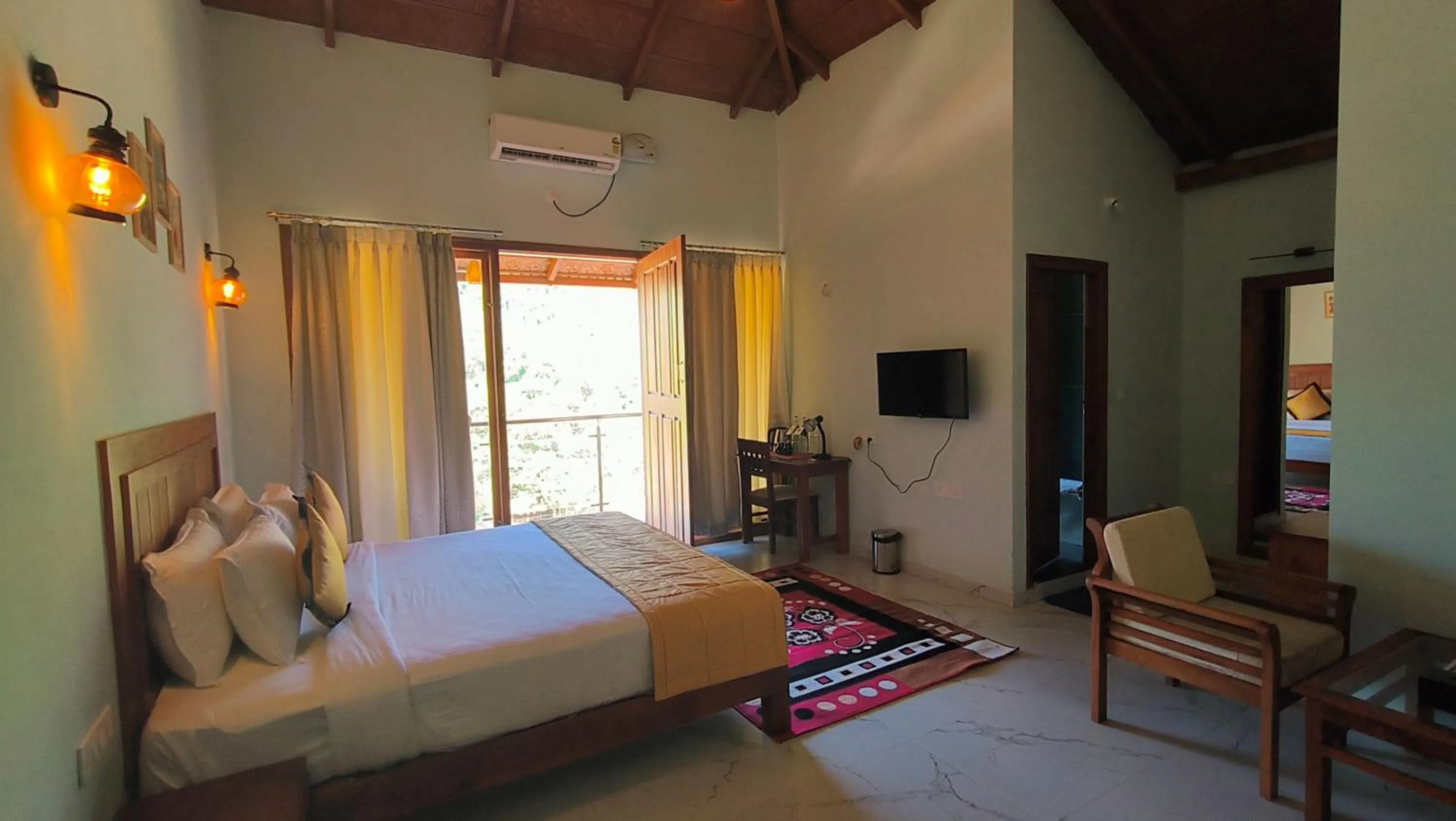 Bedroom, Bed in Hill Crest Resort - Coorg