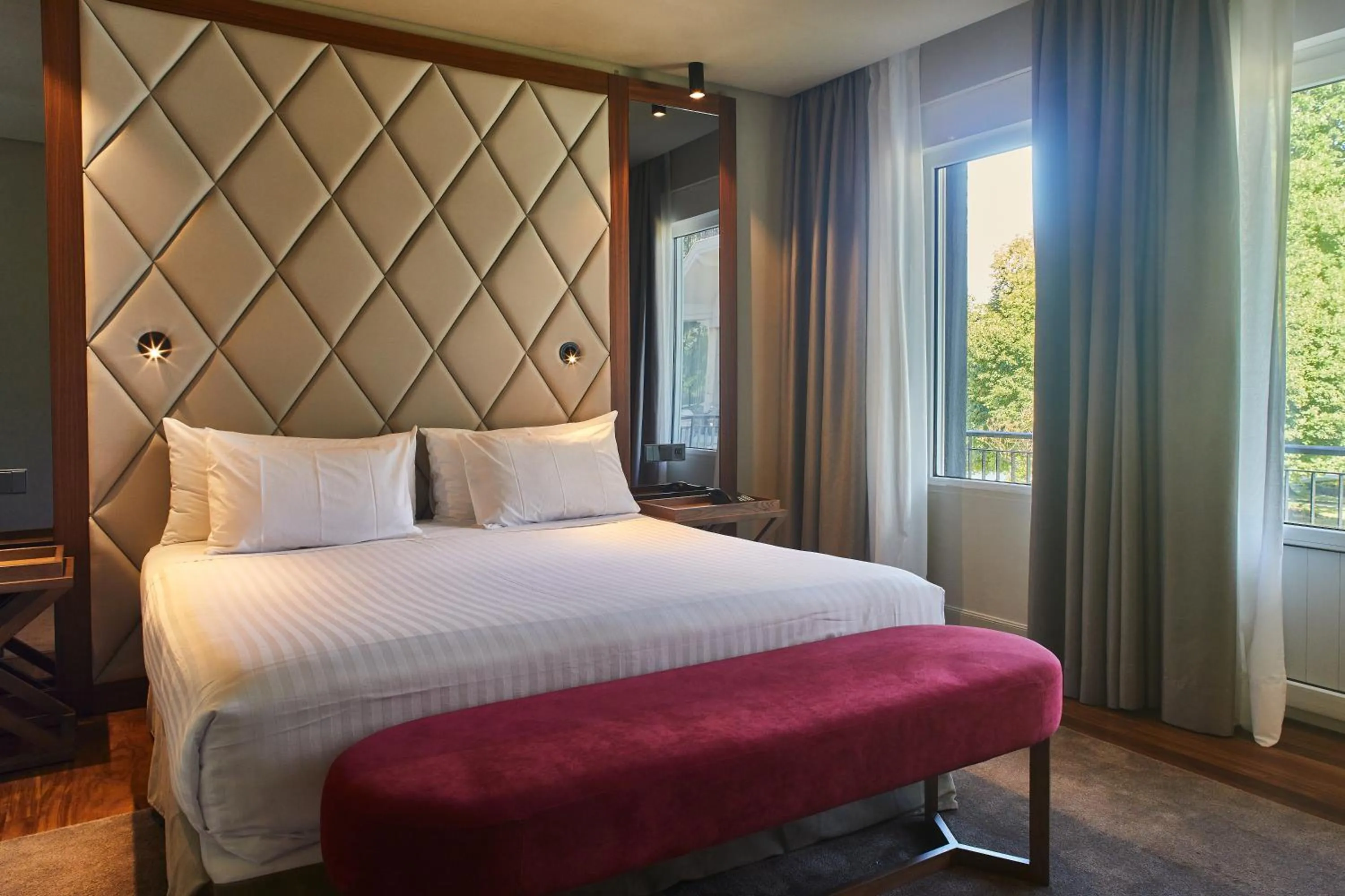 Photo of the whole room, Bed in Hotel Silken Palacio Uribarren