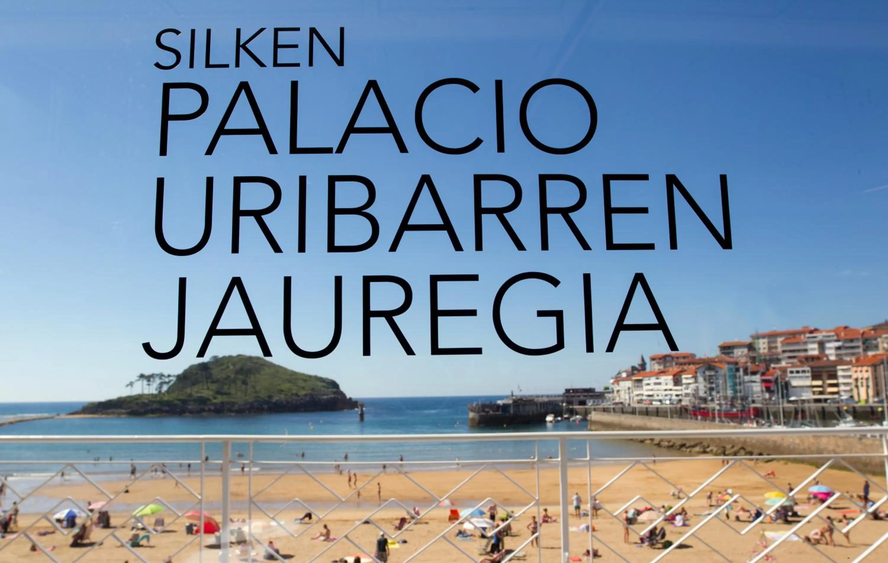 Beach in Hotel Silken Palacio Uribarren