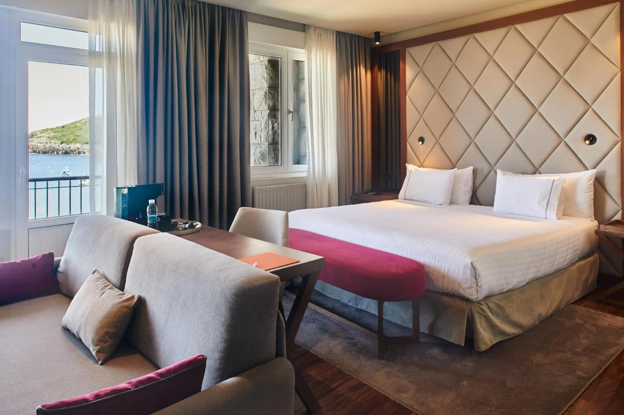 Bed in Hotel Silken Palacio Uribarren