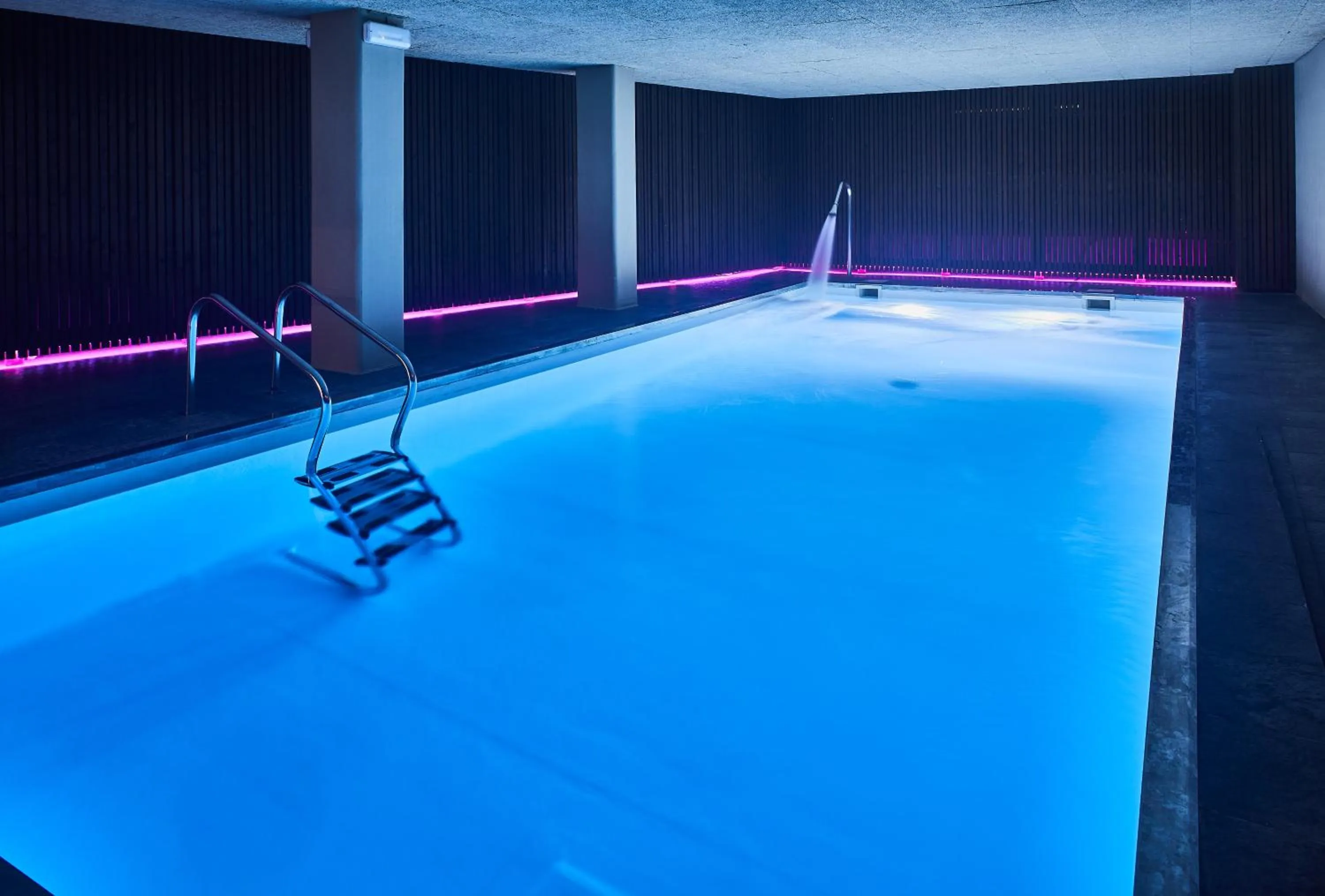 Swimming pool in Hotel Silken Palacio Uribarren