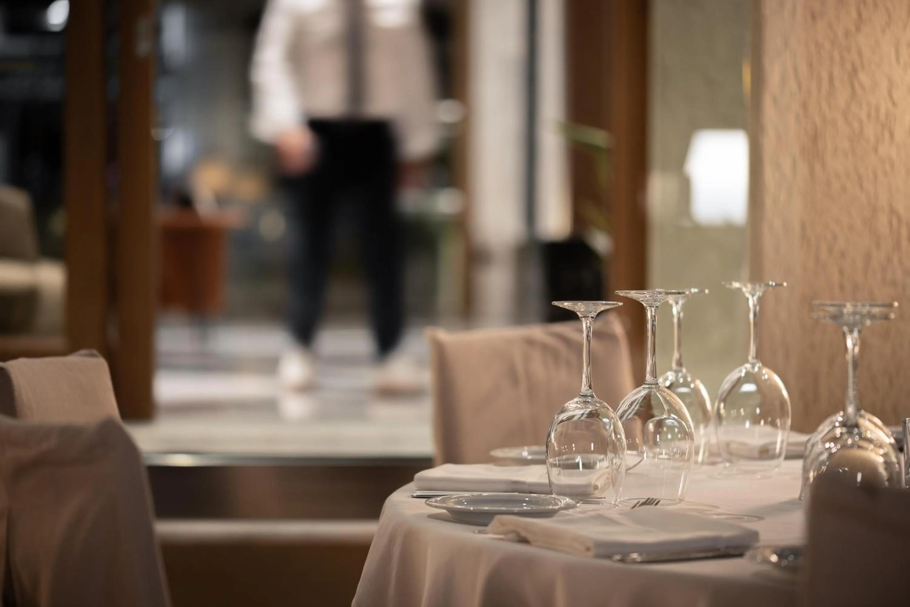 Restaurant/places to eat in Theartemis Palace